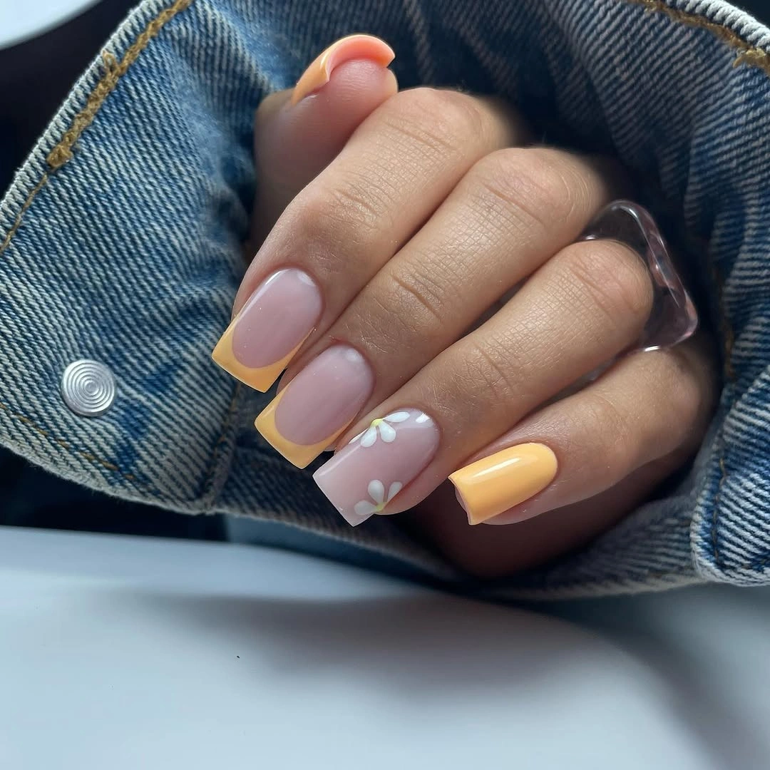 august nails ideas 2026 Peach Daisy Nails for a Soft Summer Finish