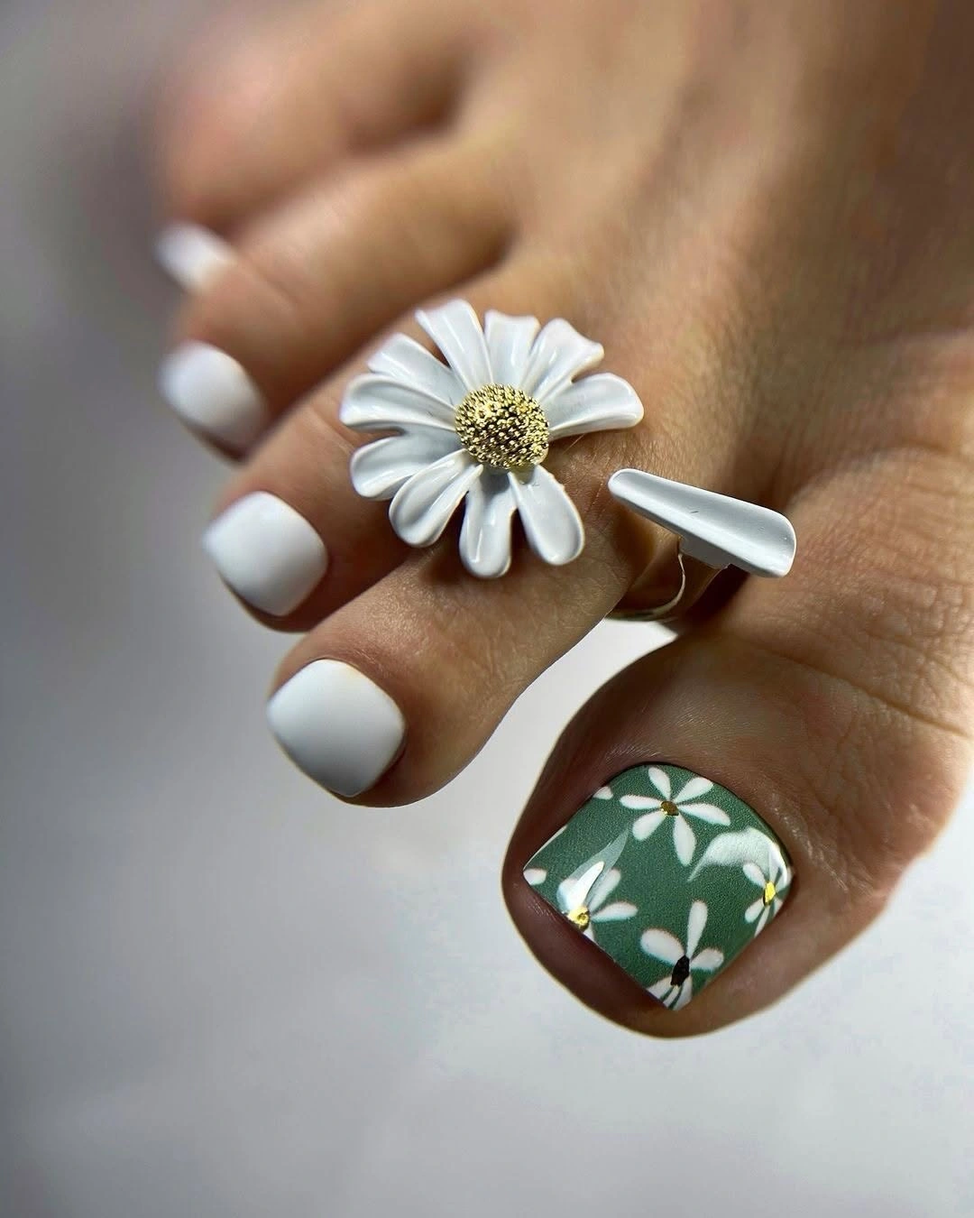 august pedicure nails ideas 2026 White And Green Daisy Pedicure With A Fresh Botanical Mood