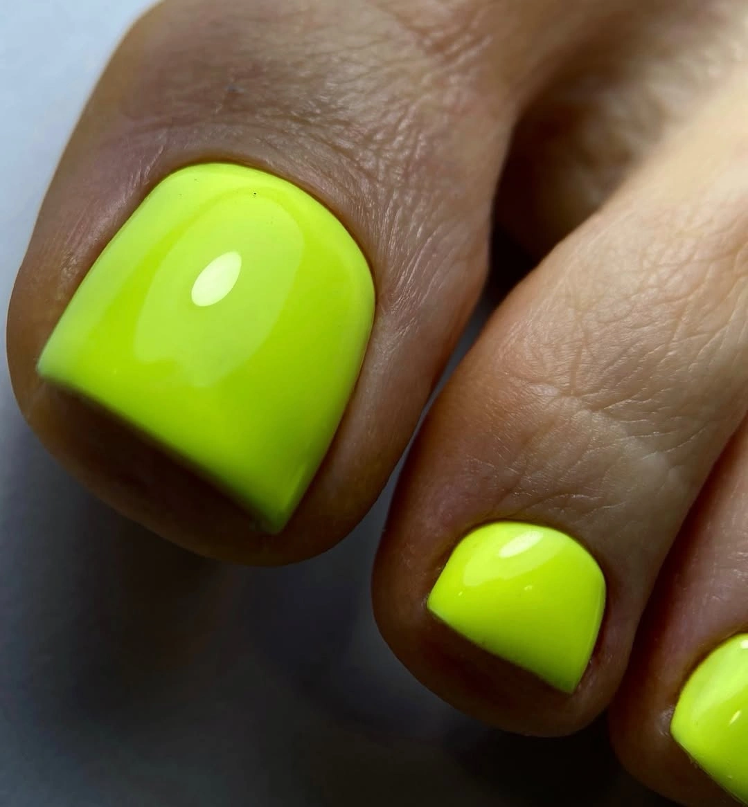 august toe nails 2026 Electric Lime Toe Nails With A Fresh Summer Glow