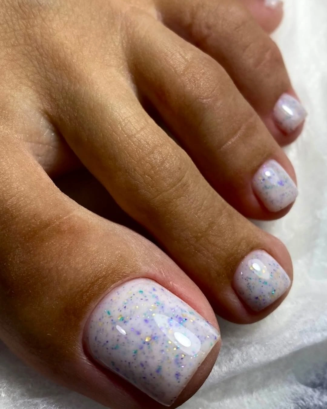 august toe nails 2026 Soft Confetti Glitter Toe Nails With A Dreamy August Finish