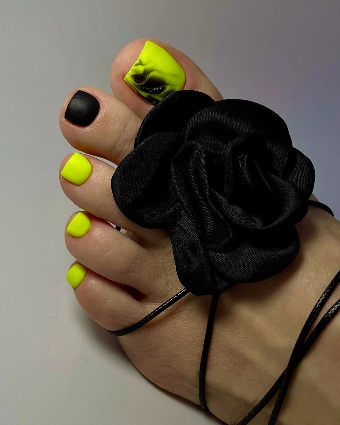 august toe nails 2026 Neon Lime And Black Toe Nails With Creative Energy