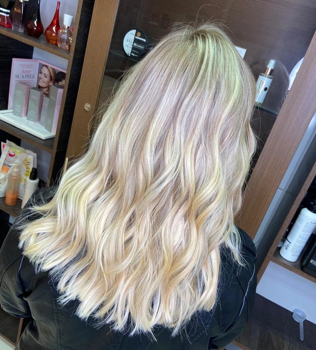 Fall blonde hair colour 2026 Buttercream Blonde Waves with Natural Dimension