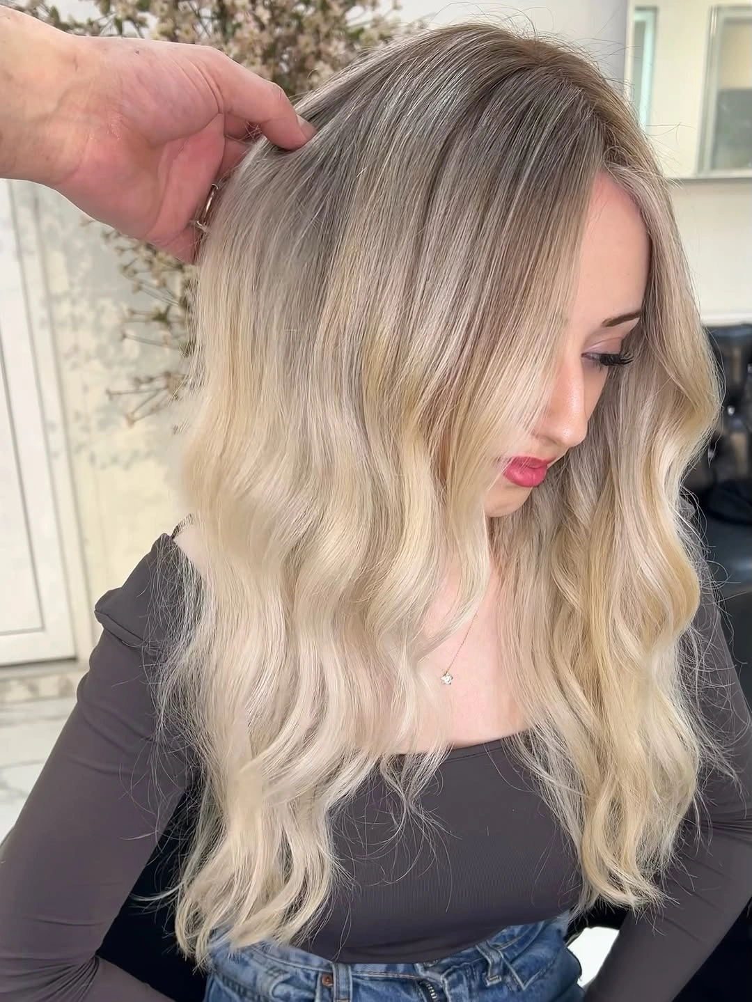Fall blonde hair colour 2026 Smoky Root Melt with Soft Vanilla Ends