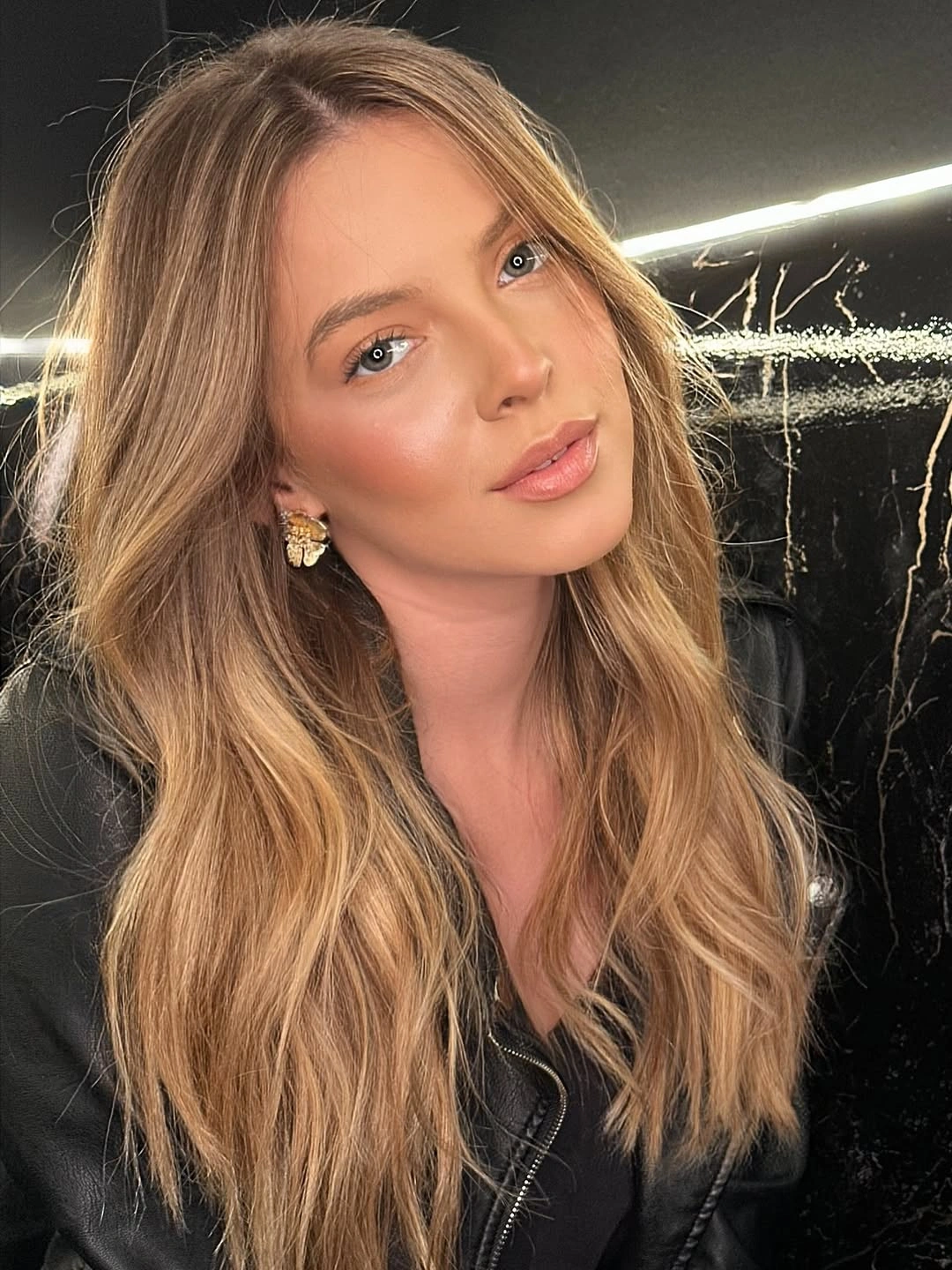 Fall blonde hair colour 2026 Warm Beige Blonde with Effortless Volume