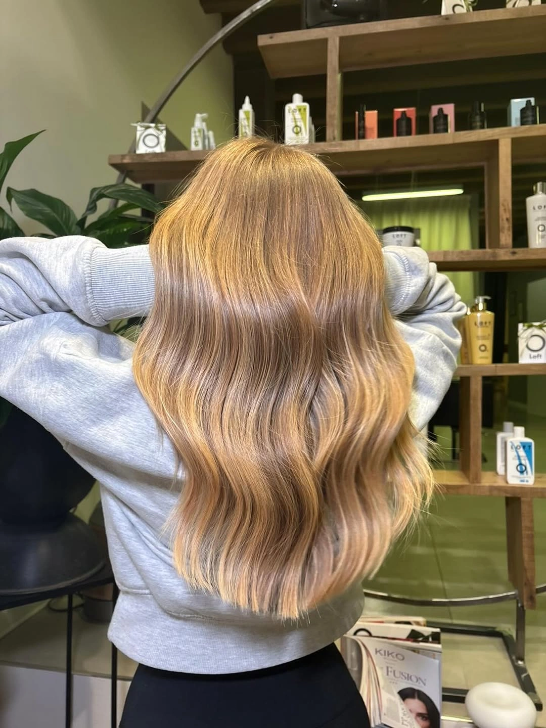 Fall blonde hair colour 2026 Golden Beige Blonde with Soft Autumn Waves