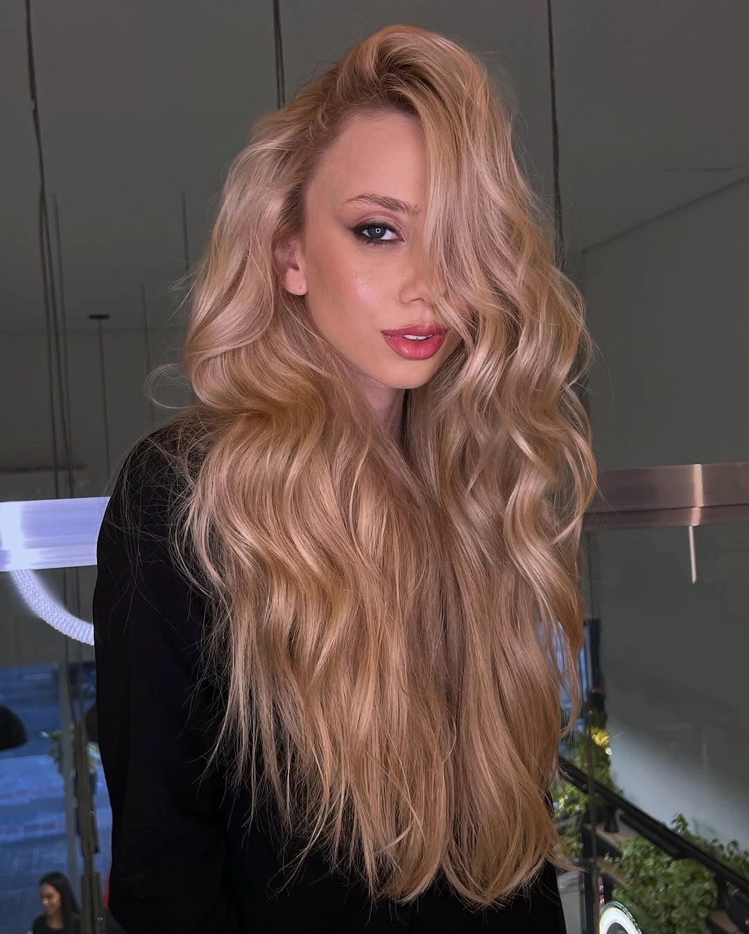Fall blonde hair colour 2026 Luxury Vanilla Blonde with Soft Hollywood Movement