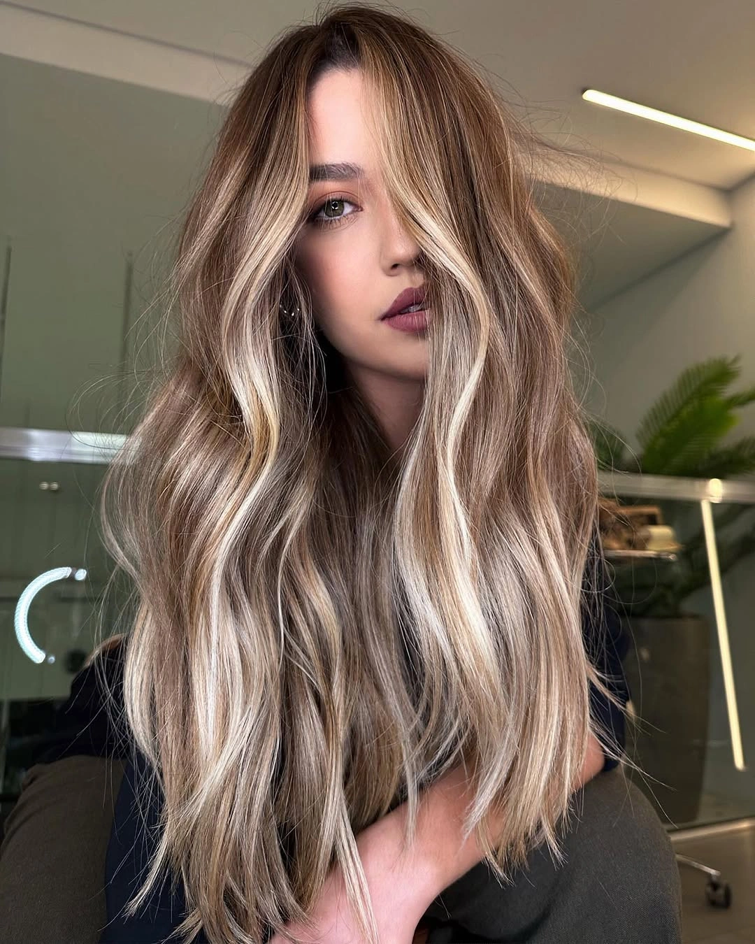 Fall blonde hair colour 2026 Dimensional Mushroom Blonde with Bright Face-Framing Ribbons