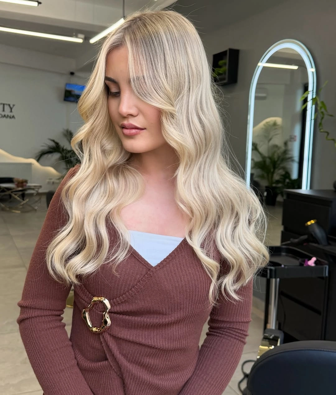 Fall blonde hair colour 2026 Creamy Vanilla Blonde with Soft Ribbon Waves