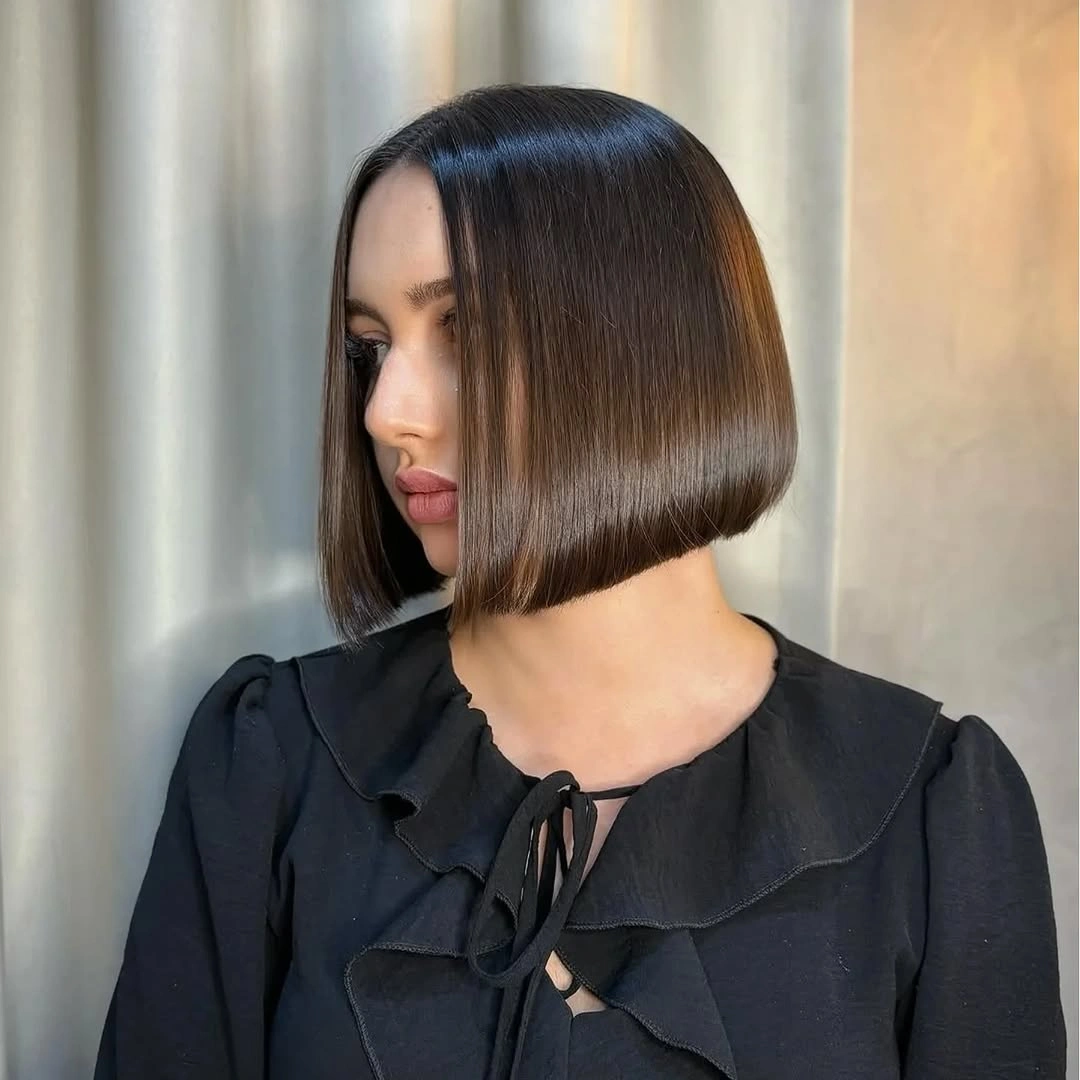 fall French Bob 2026 Soft Rounded Brunette Bob With Gentle Face-Framing Movement