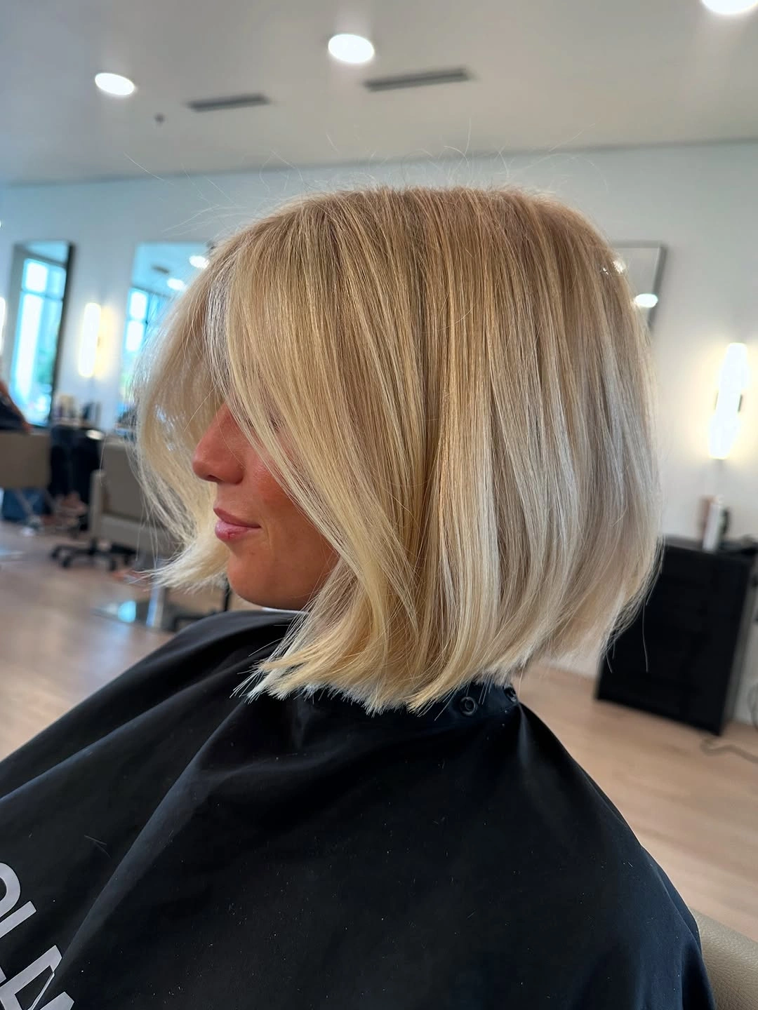 fall French Bob 2026 Bright Vanilla Blonde With Sleek Parisian Precision
