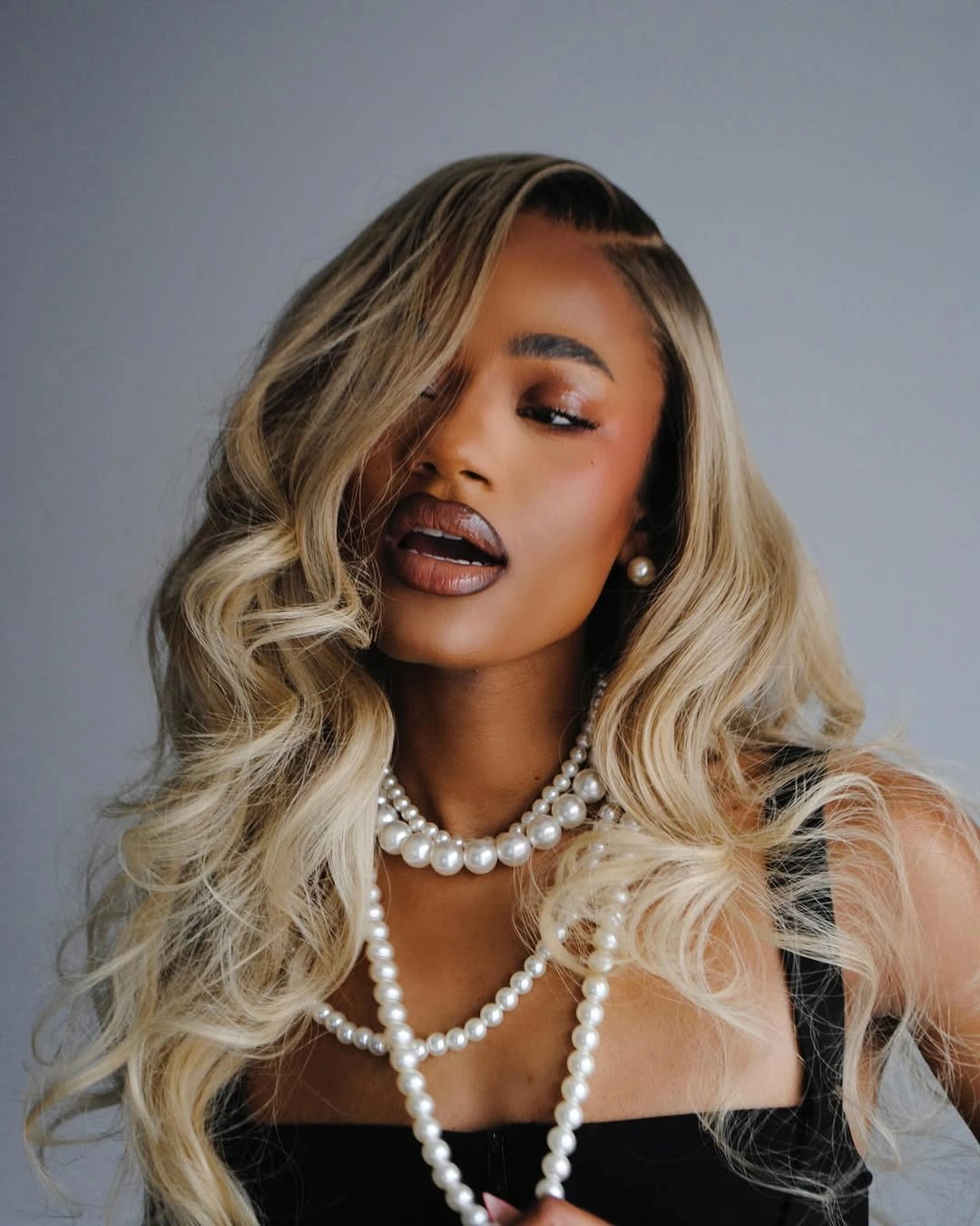 fall hair colors for black women 2026 Champagne Blonde Waves That Feel Luxurious for Fall