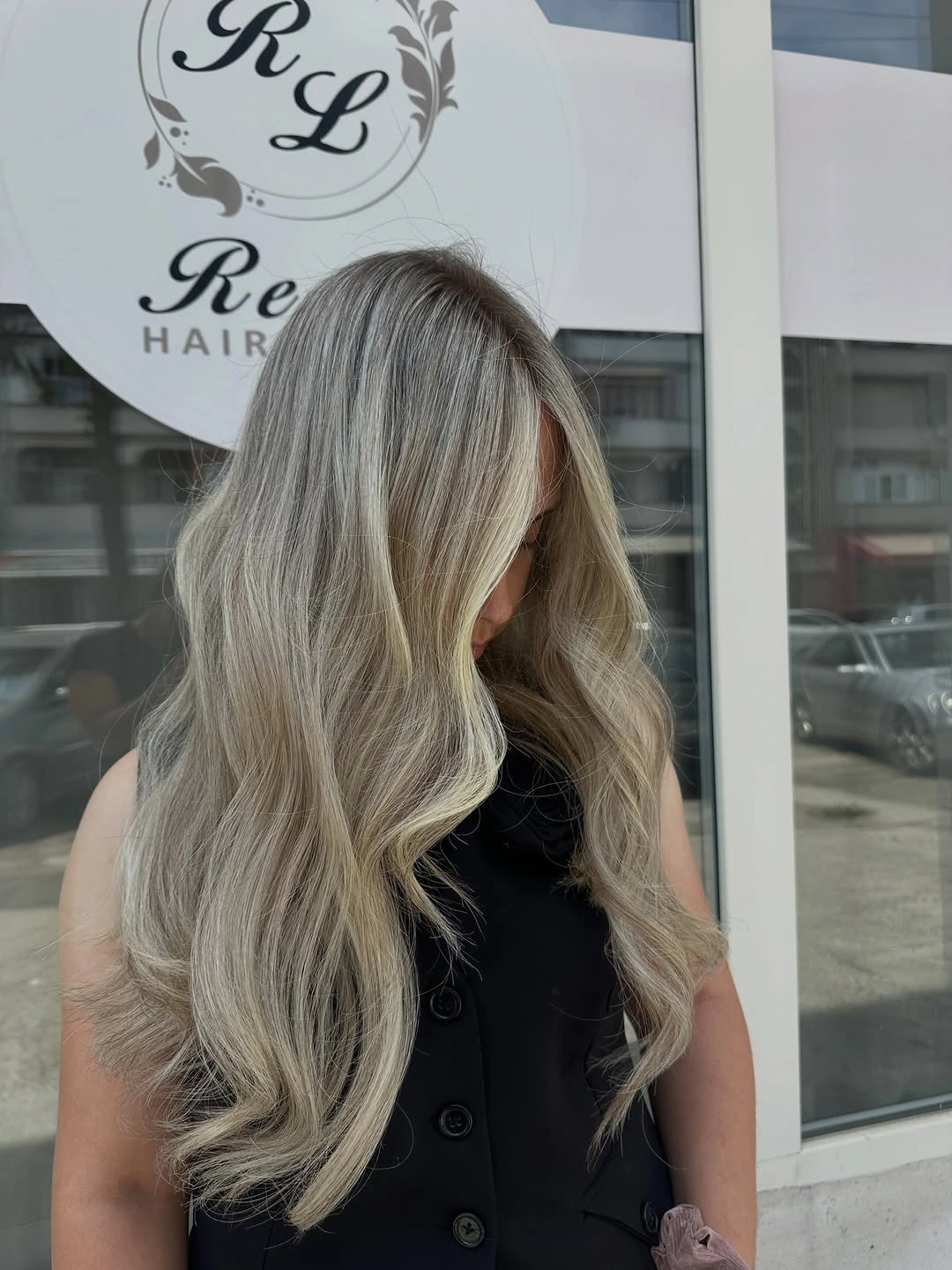 fall haircuts for women 2026 Cool Pearl Blonde Waves With Invisible Layers