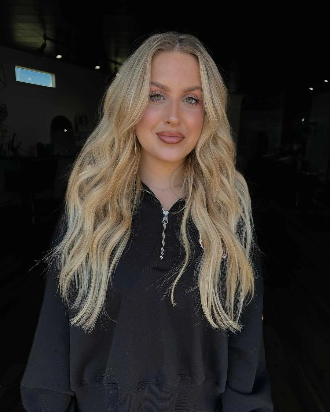 fall hairstyles 2026 Soft Vanilla Blonde Waves That Never Feel Overdone