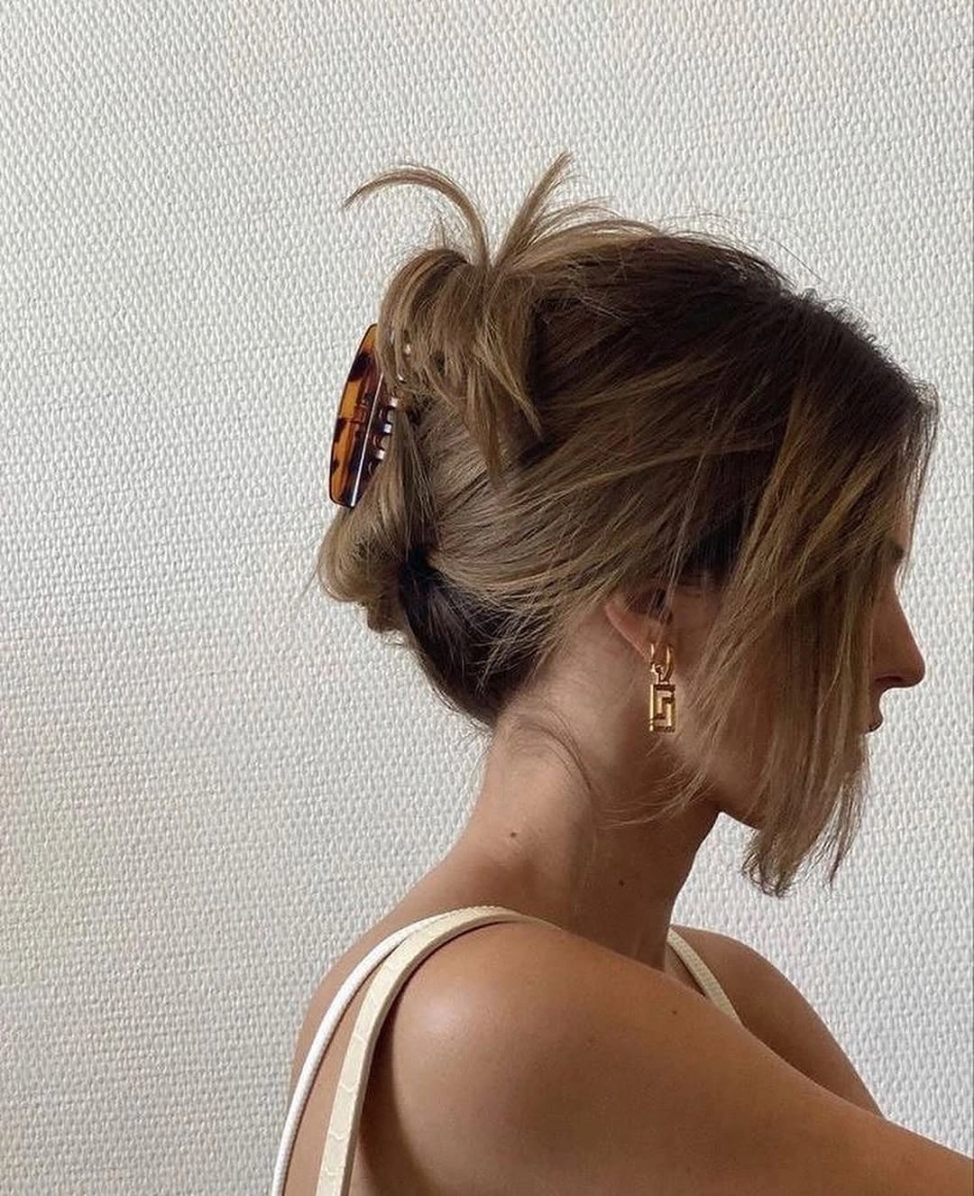 Fall hairstyles for office 2026 Relaxed Claw Clip Twist for Casual Office Days
