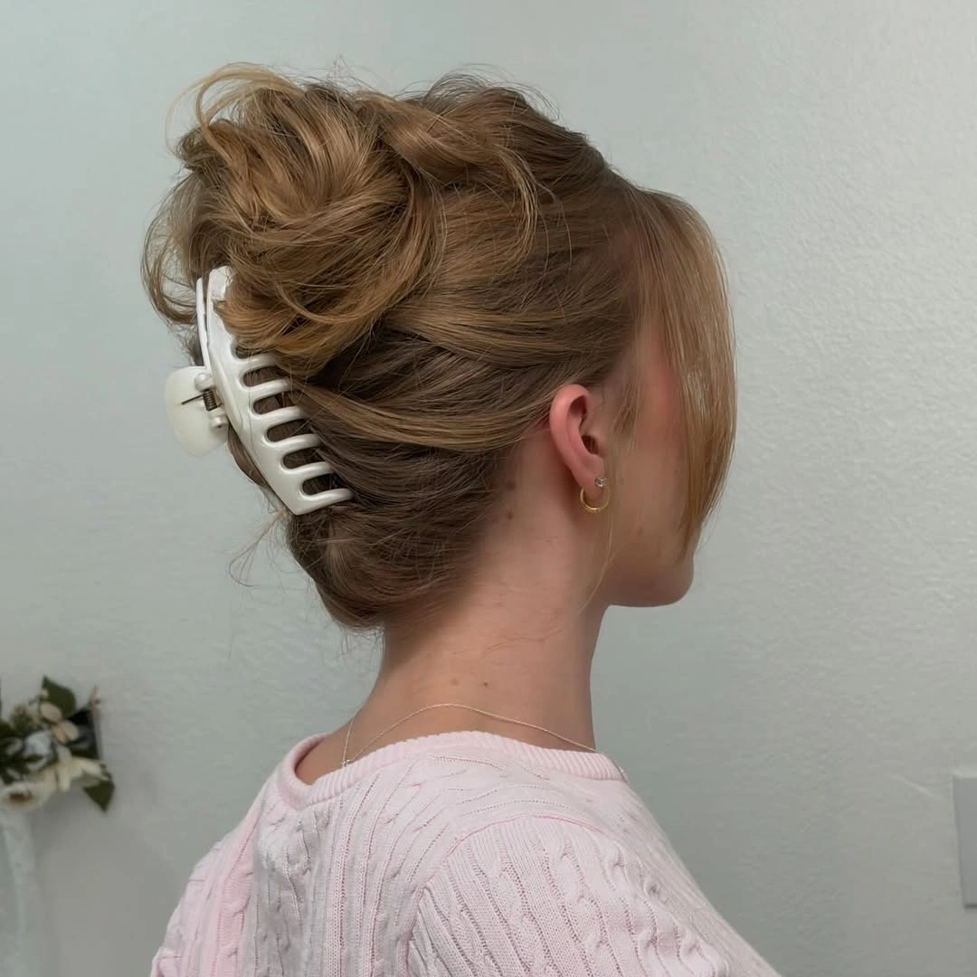 Fall hairstyles for office 2026 Relaxed Claw Clip Twist for Cozy Office Mornings