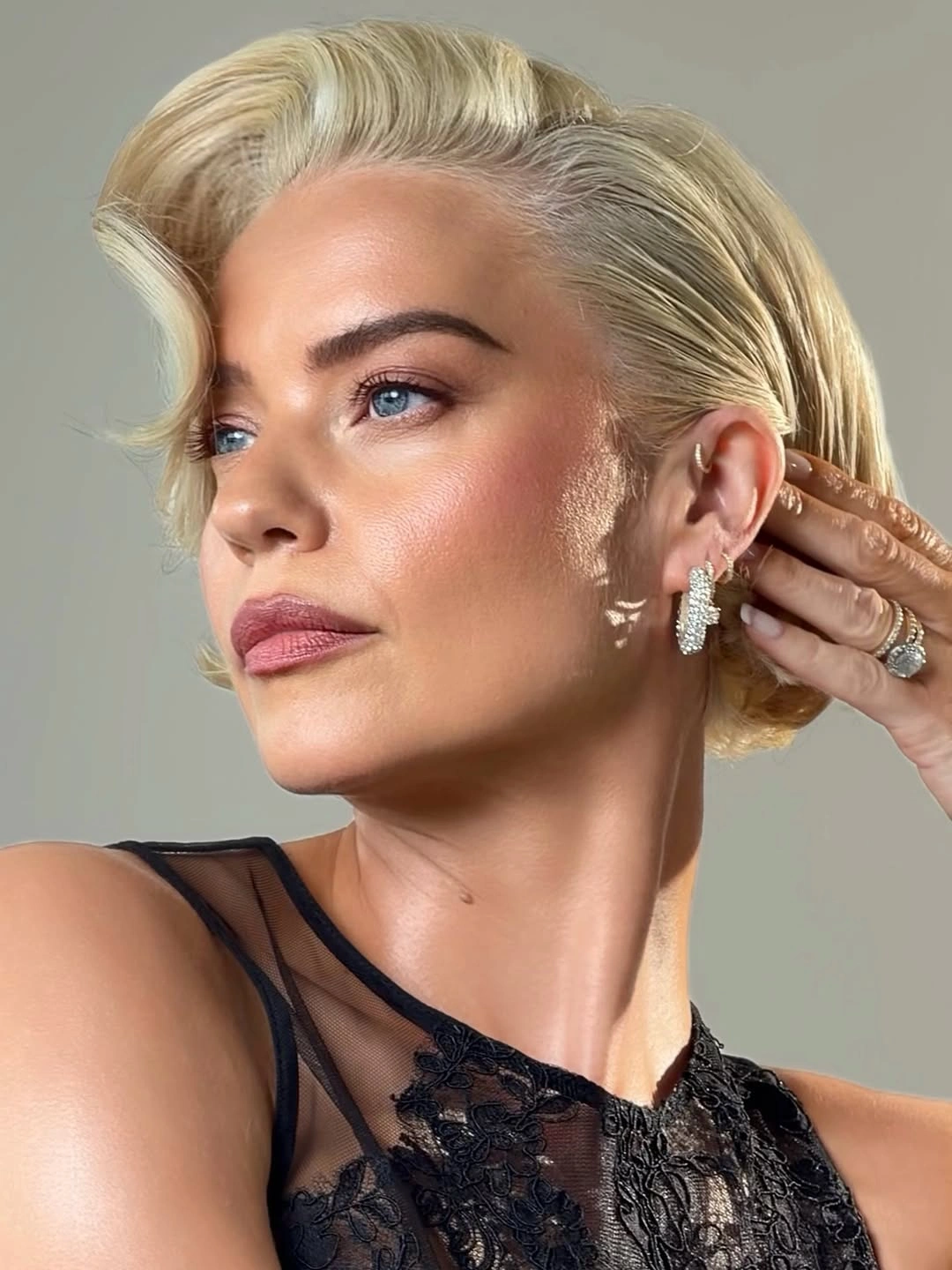 Fall hairstyles for short hair 2026 Classic Finger-Wave Pixie with Modern Platinum Shine