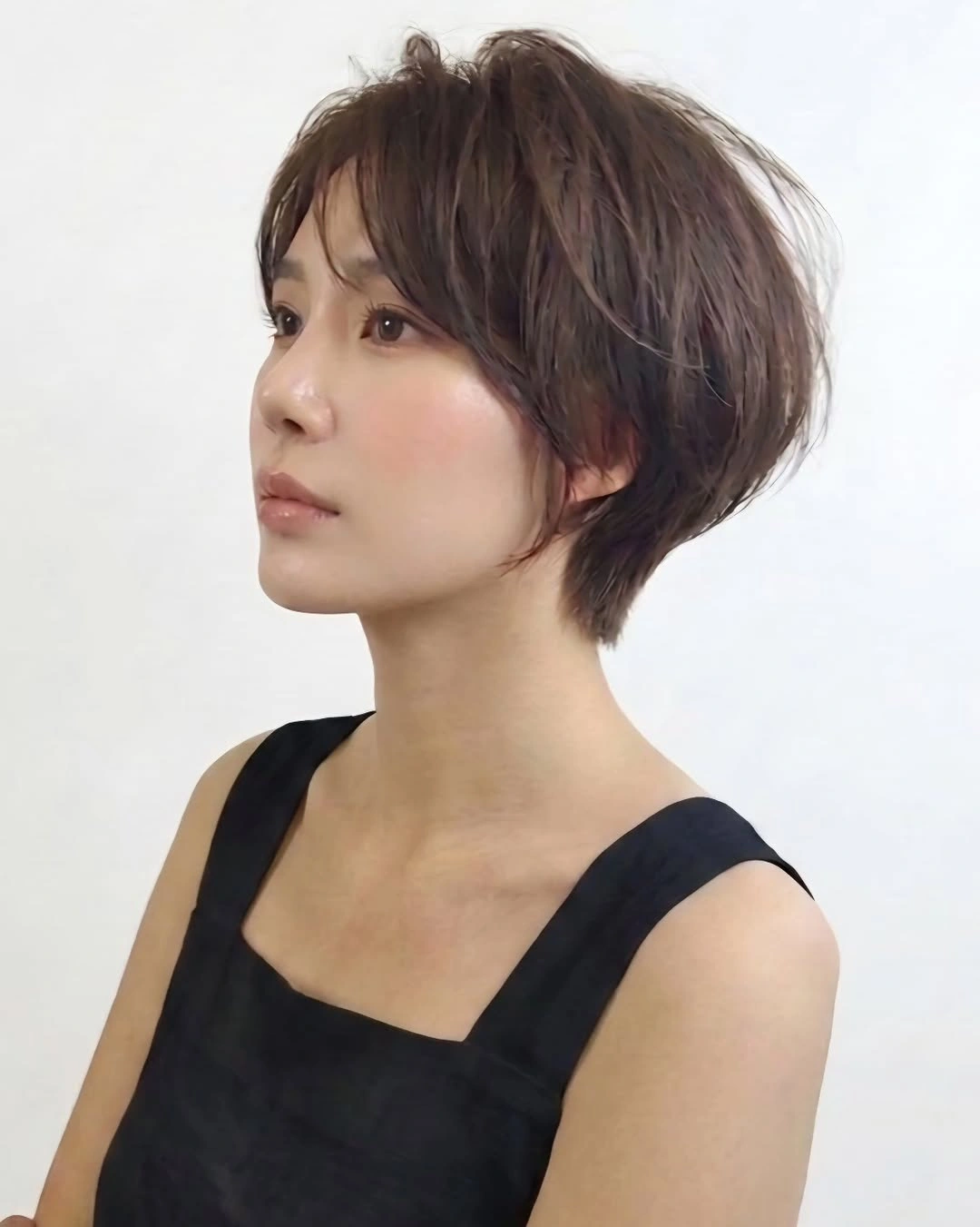 Fall hairstyles for short hair 2026 Feathered Layered Pixie with Soft Autumn Texture