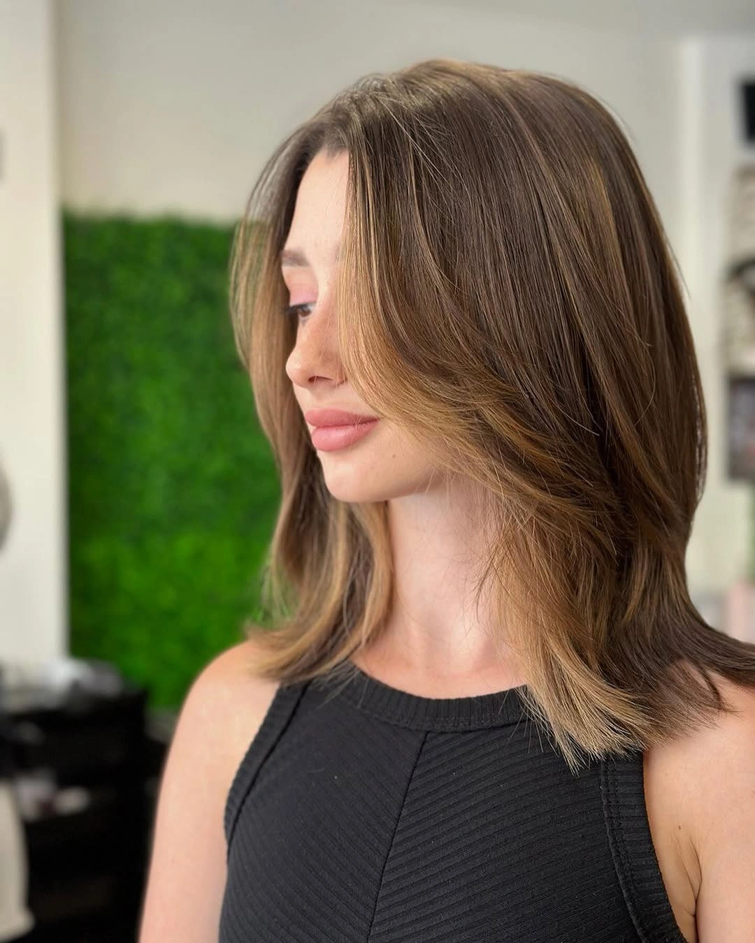 fall medium haircuts 2026 Soft Butterfly Lob With Honey Face-Framing Highlights
