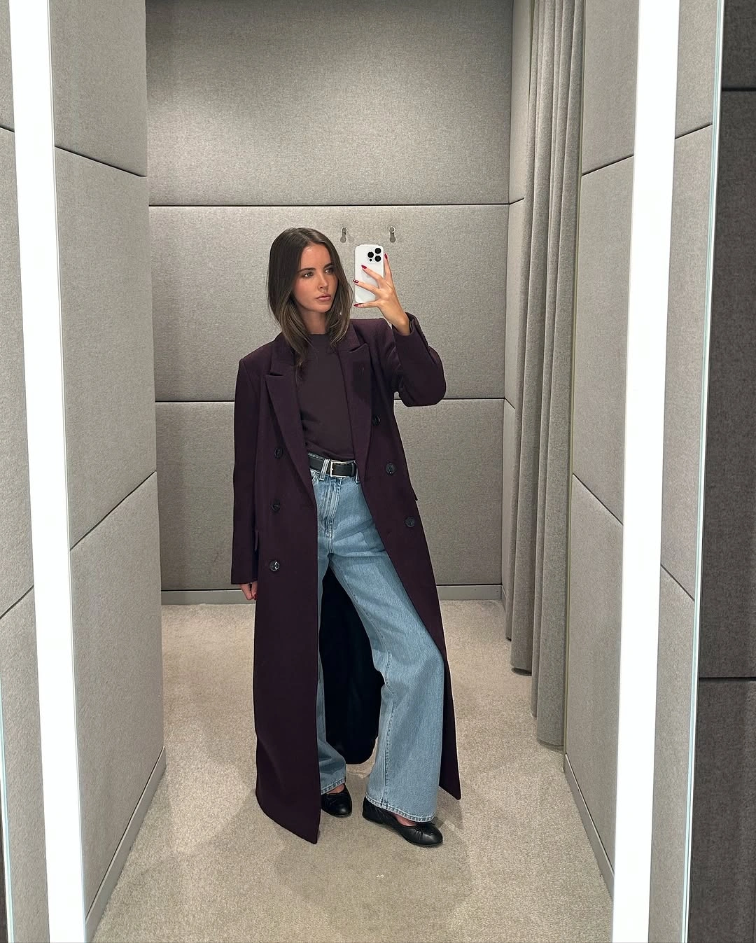 fall professional outfits women 2026 Long Burgundy Coats with Relaxed Tailoring for Modern Professionals