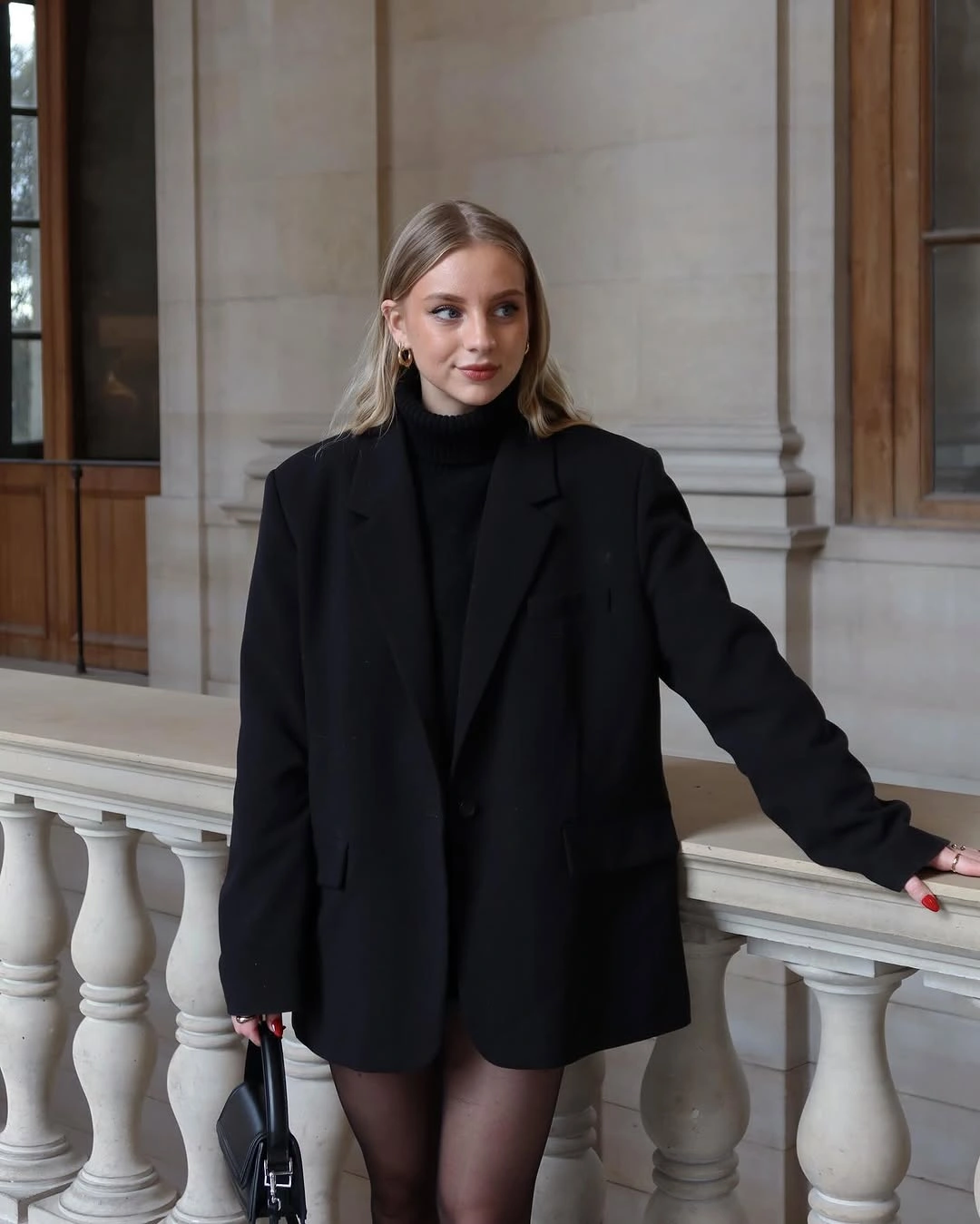 fall professional outfits women 2026 Oversized Black Blazers That Make Minimalism Feel Powerful