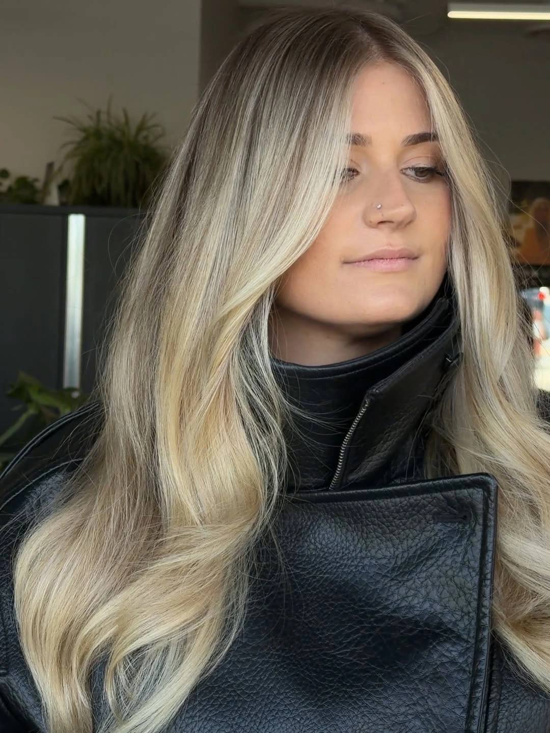 Hair Lowlights: Color Ideas and Inspiration Bright Blonde With Soft Shadow Lowlights