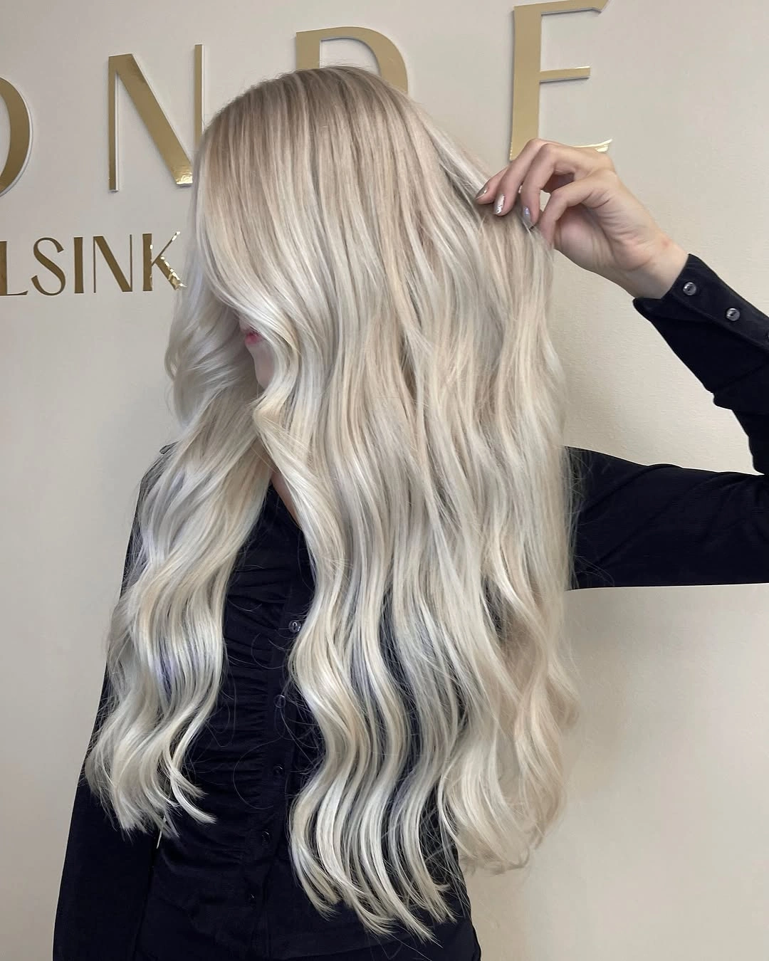 heatless curls hairstyle Silky Platinum Waves with Effortless Movement