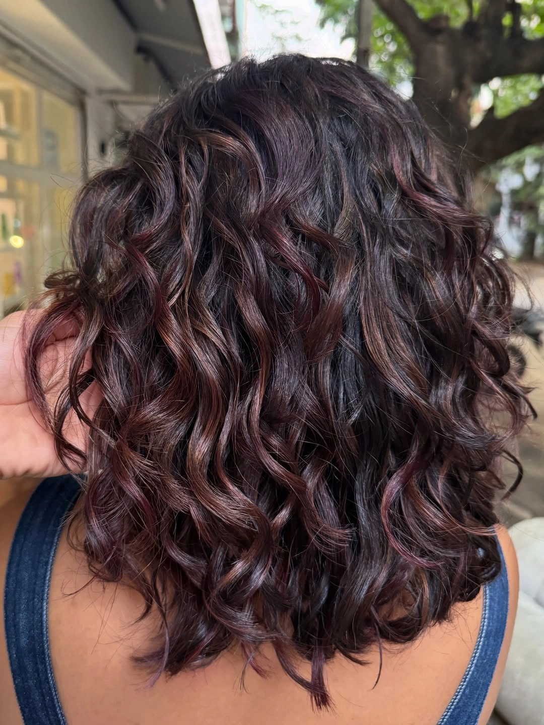 heatless curls hairstyle Glossy Chocolate Waves with Subtle Plum Dimension