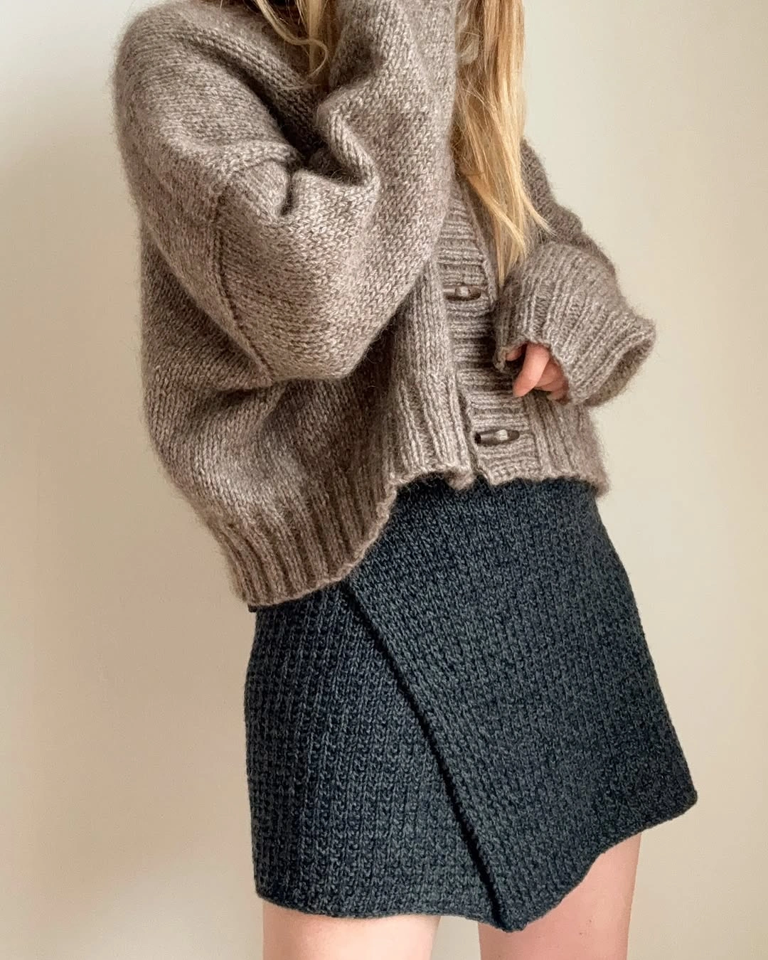 knit skirt outfits fall 2026 Grey Chunky Knits Make Short Skirts Feel Cozy