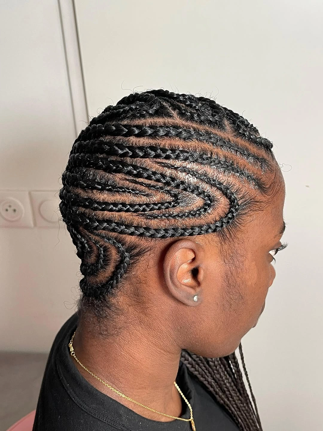 lemonade braid hairstyle Medium Lemonade Braids with Flowing Sculpted Pattern