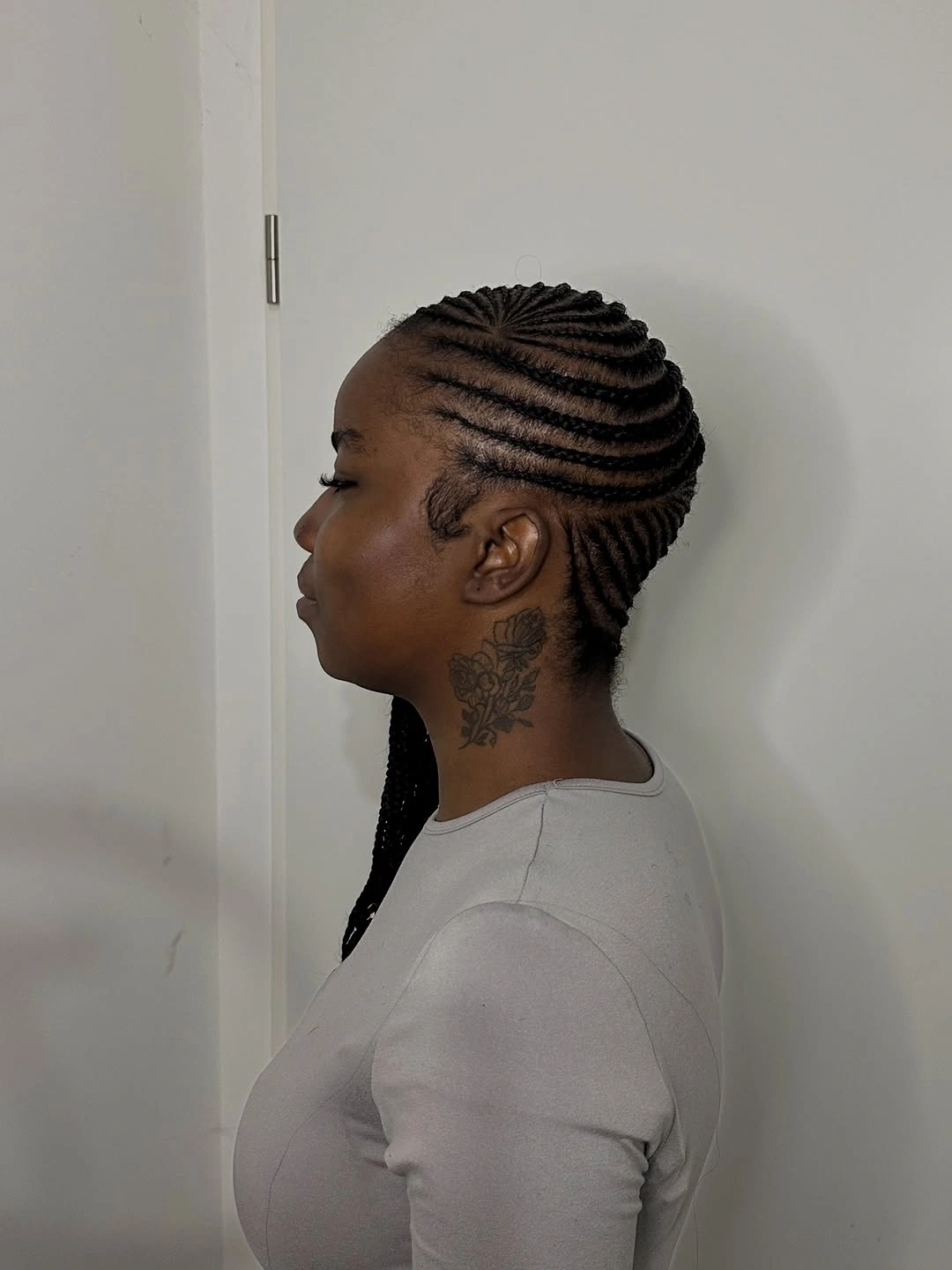 lemonade braid hairstyle Minimalist Lemonade Braids with Smooth Curved Parting
