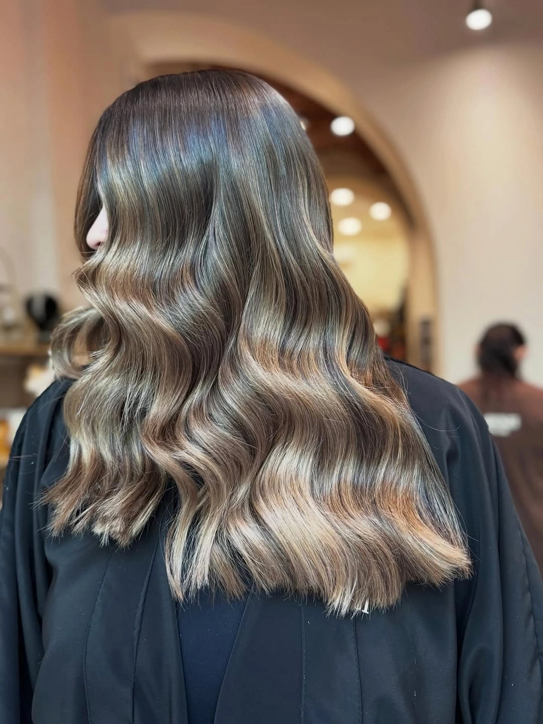 September hairstyles ideas 2026 Ash Blonde Waves With Dark Root Depth