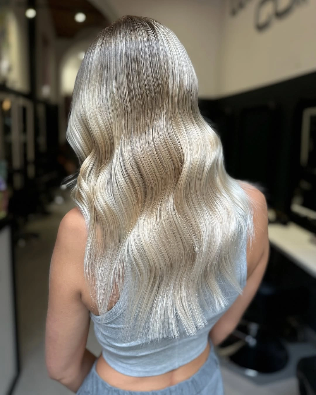 September hairstyles ideas 2026 Pearl Blonde Waves With Smooth Shine