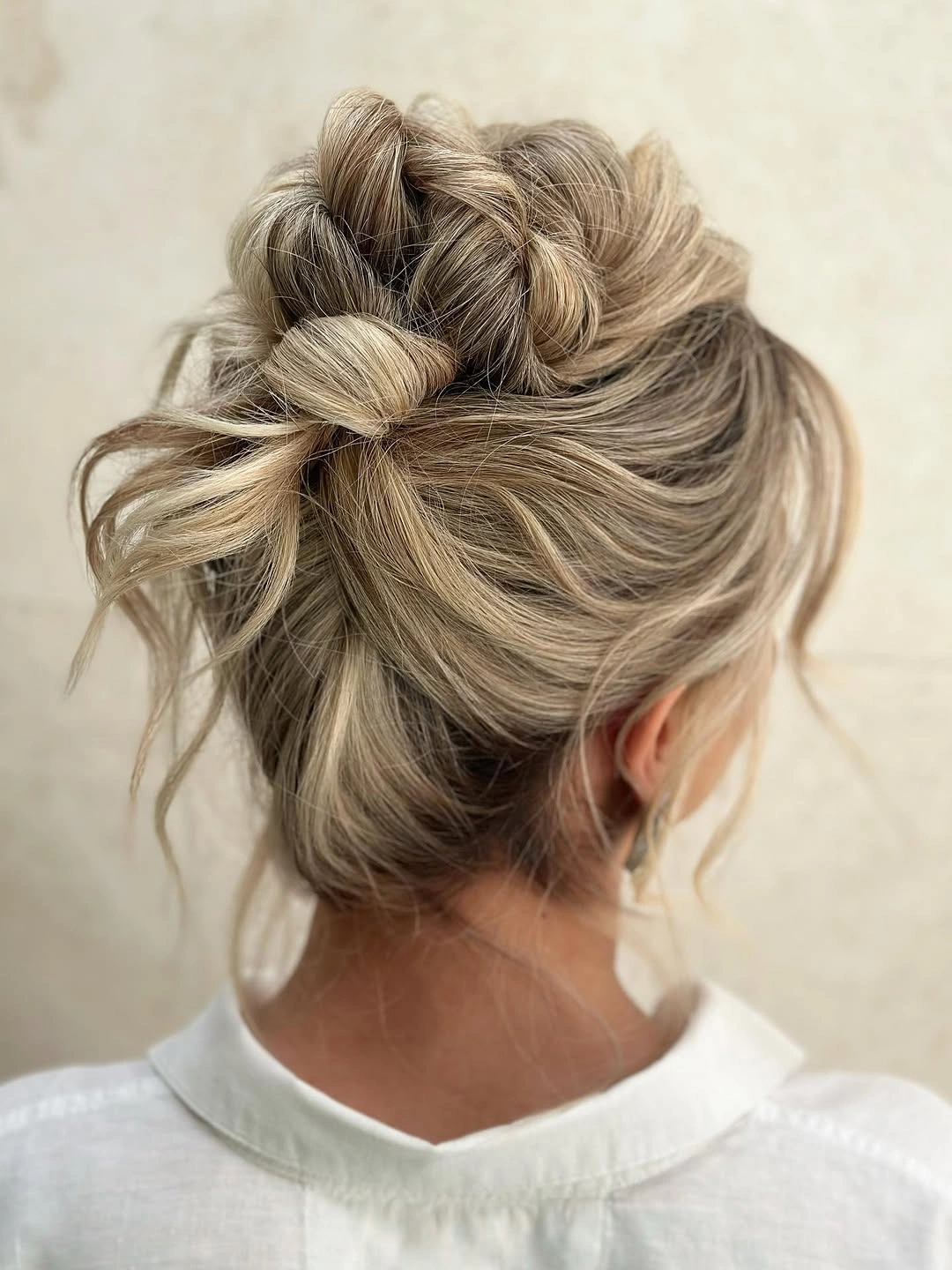 September hairstyles ideas 2026 Textured Blonde Bun With Airy Pieces