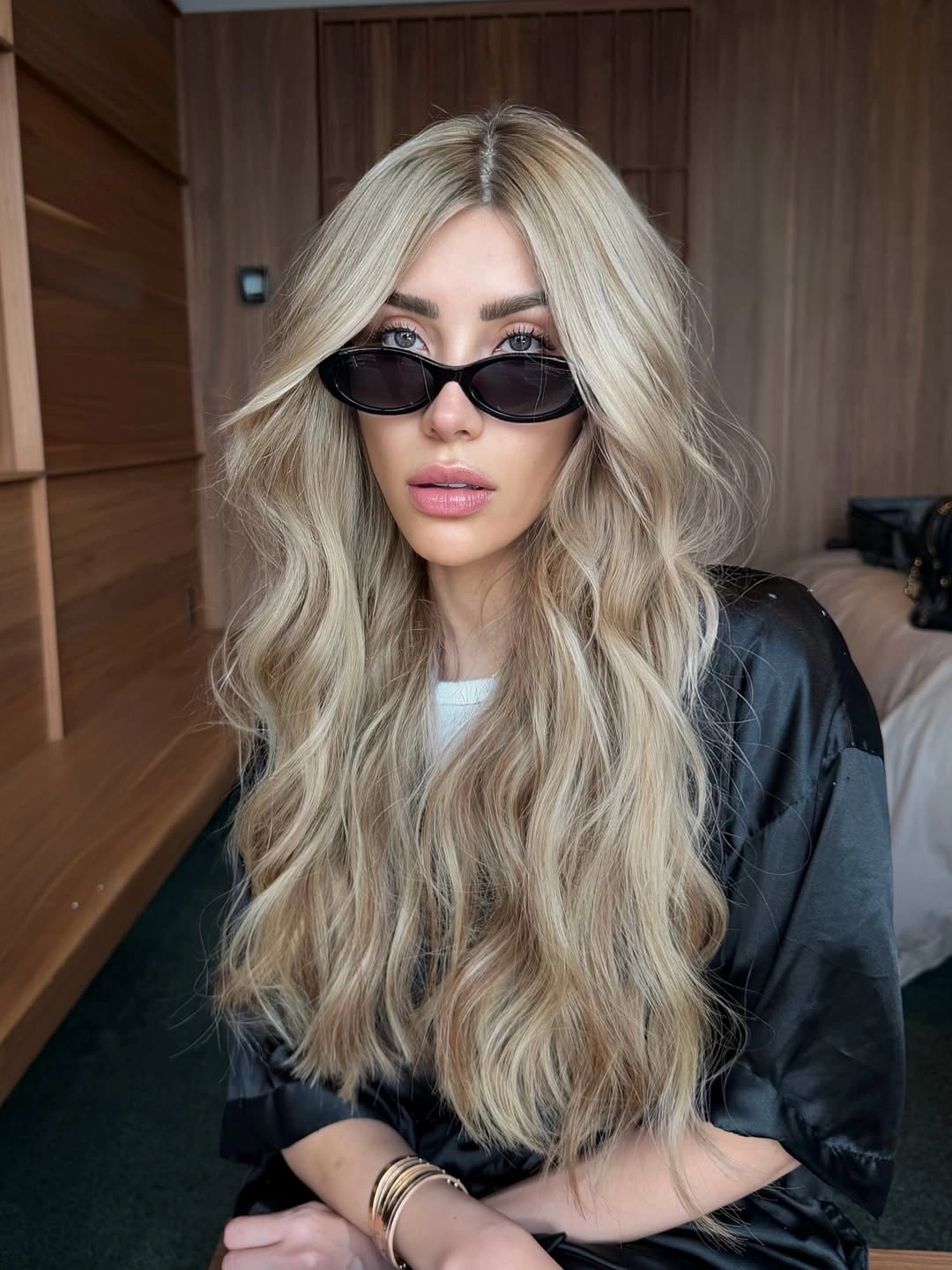 September hairstyles ideas 2026 Long Blonde Waves With Center Part