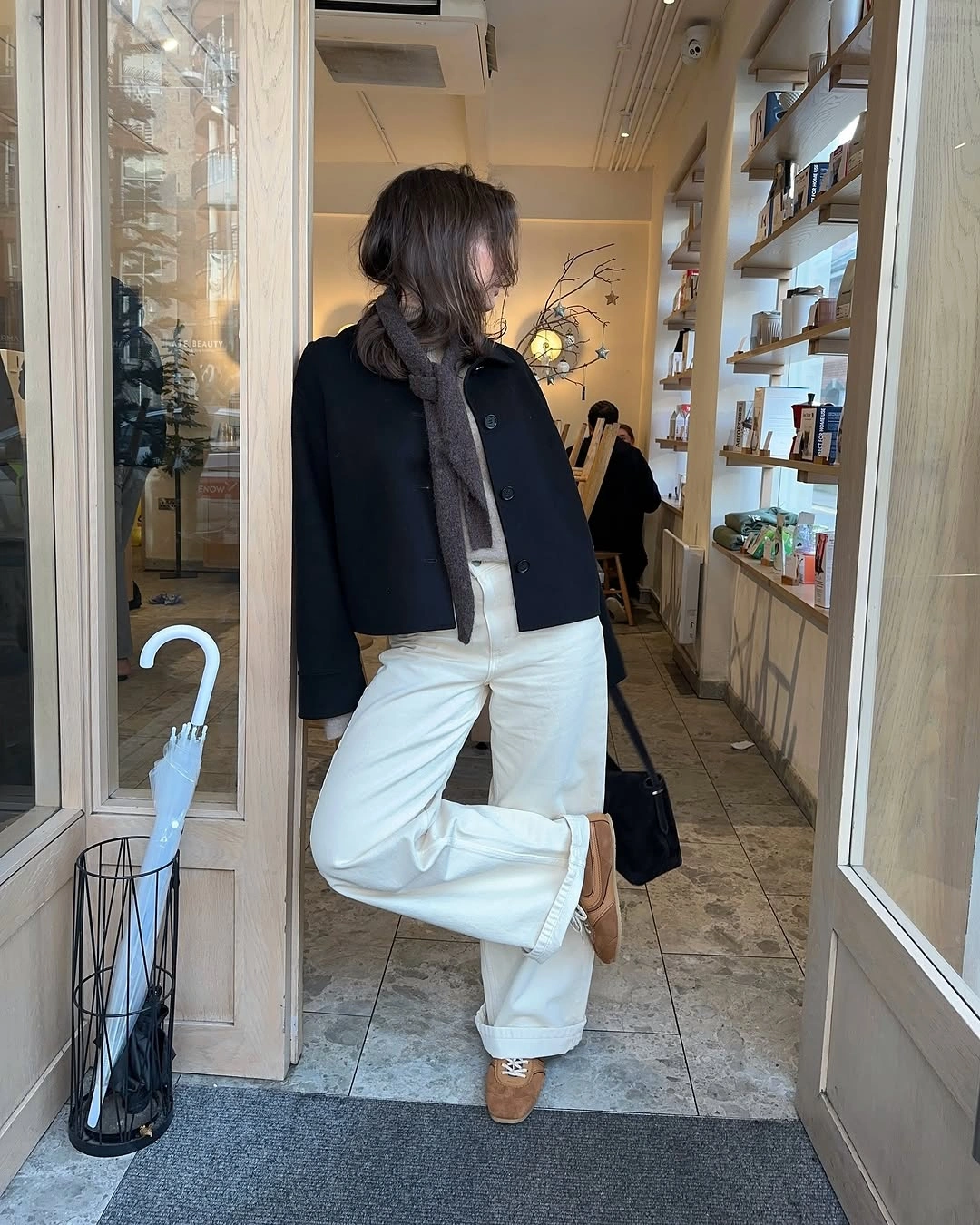 September outfits ideas 2026 Cropped Black Jacket With White Cargo Pants