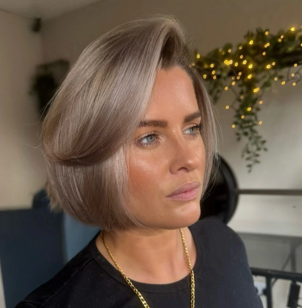 short bobbed hairstyle Elegant Mushroom Bob with Side-Swept Volume