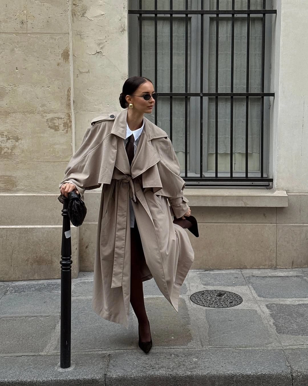 Trench coat fall outfits 2026 Elevated Beige Trench with Rich Chocolate Layers