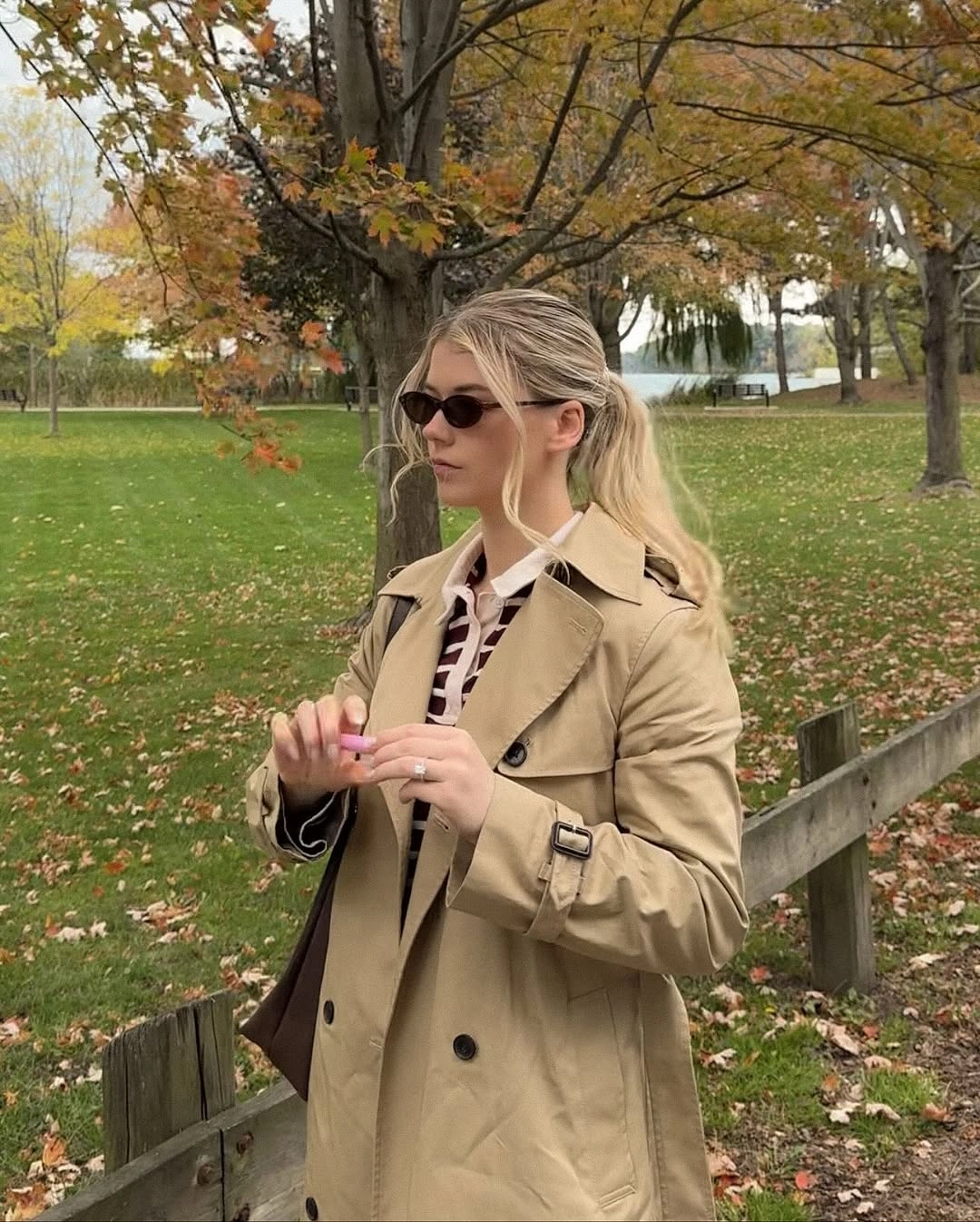 Trench coat fall outfits 2026 Classic Park Walk Layers for Early Fall Days