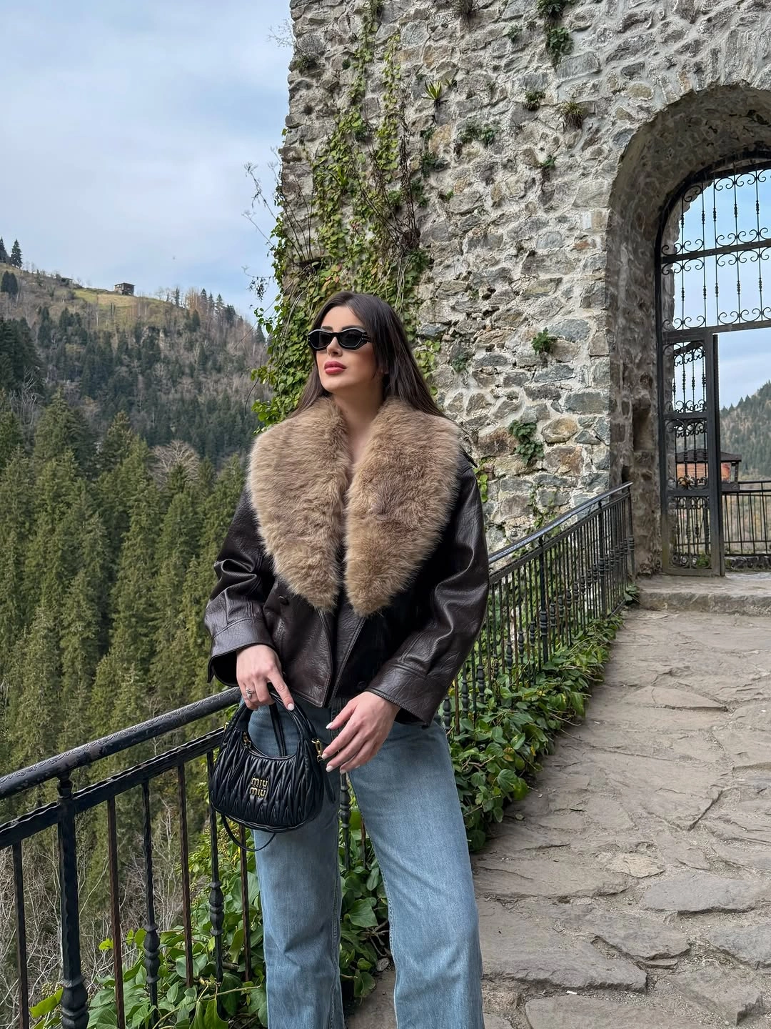 what are the best fall outfits for casual days? Faux Fur Leather Jacket and Denim for Weekend Escapes