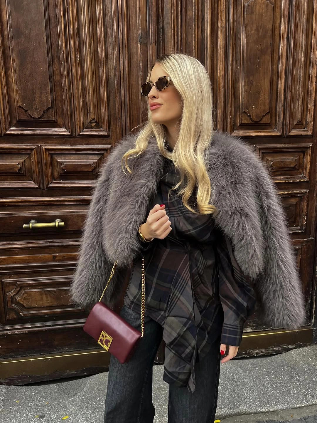 what are the best fall outfits for casual days? Elegant Plaid Layers with a Luxe Faux Fur Finish