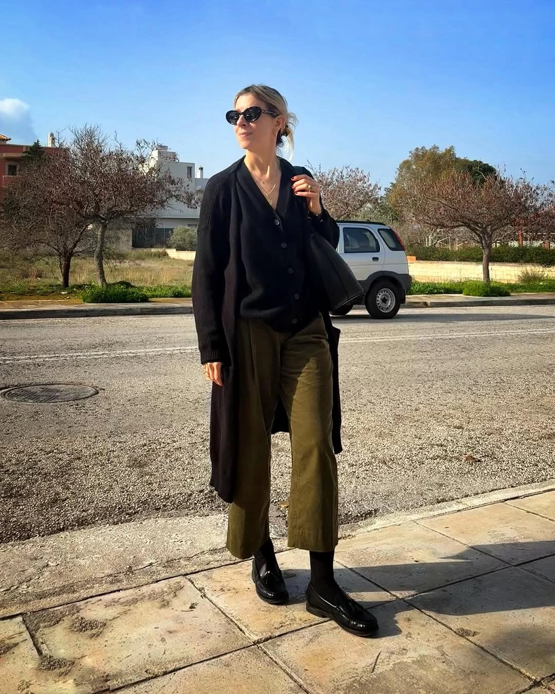 what are the best fall outfits for casual days? Classic Black Cardigan and Olive Trousers for Effortless Everyday Style