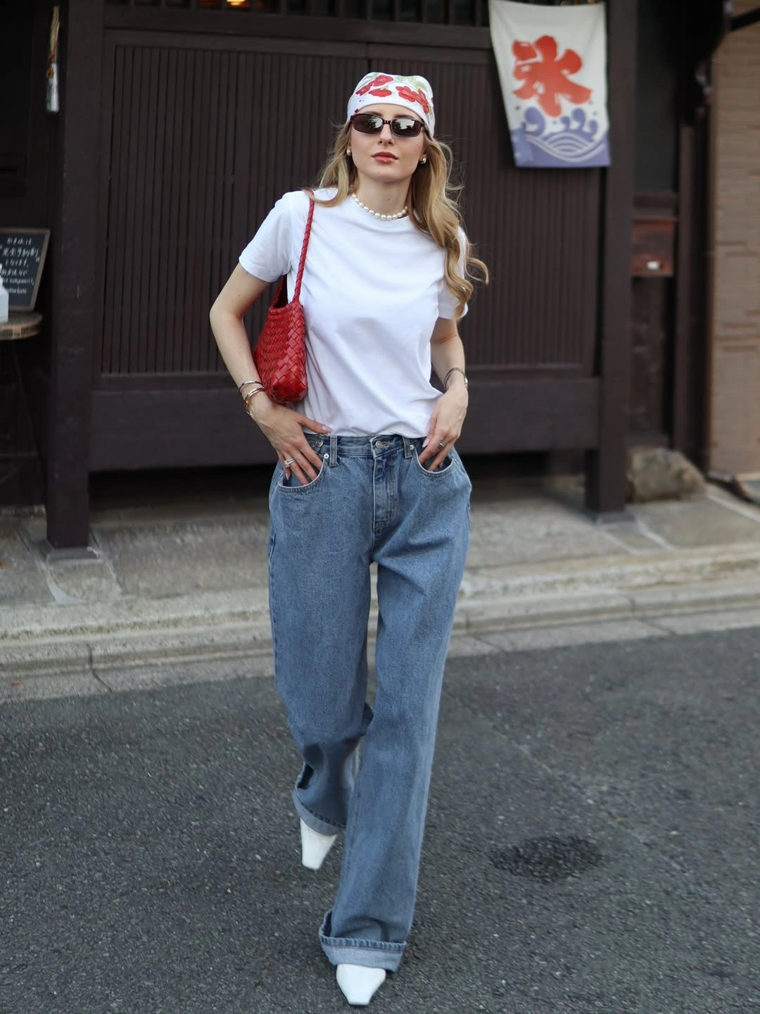 wide leg jeans outfit fall 2026 A White Tee Keeps Wide Leg Jeans Looking Fresh Year-Round