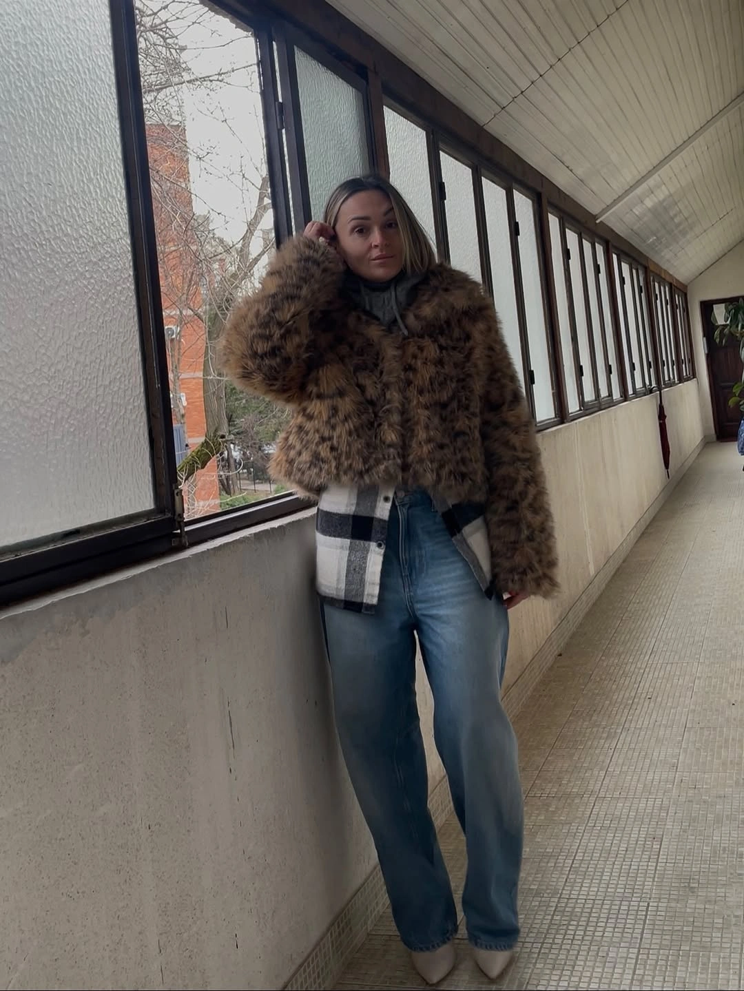 wide leg jeans outfit fall 2026 Faux Fur Creates Effortless Fall Drama