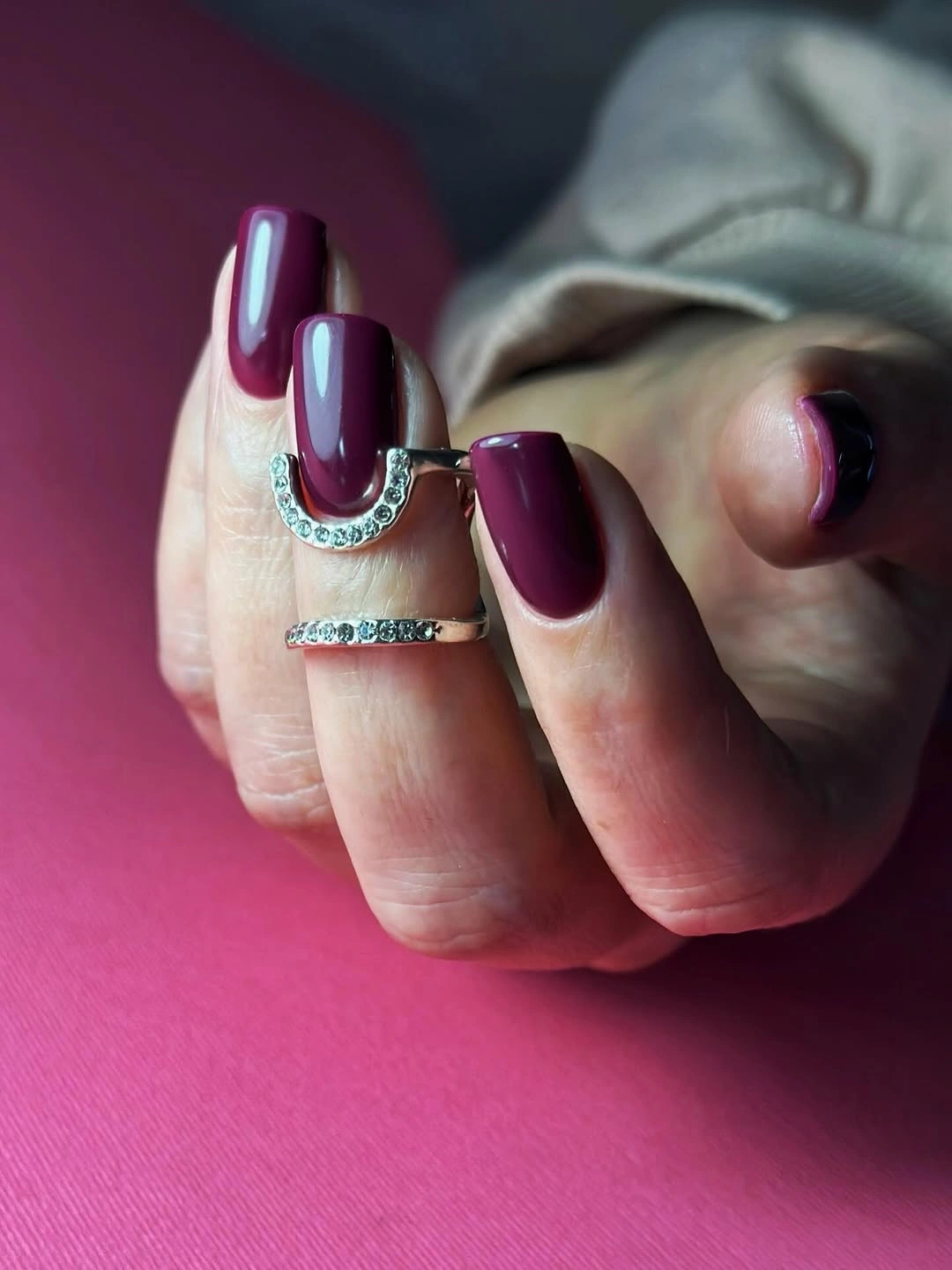 Medium square nails in glossy plum-burgundy