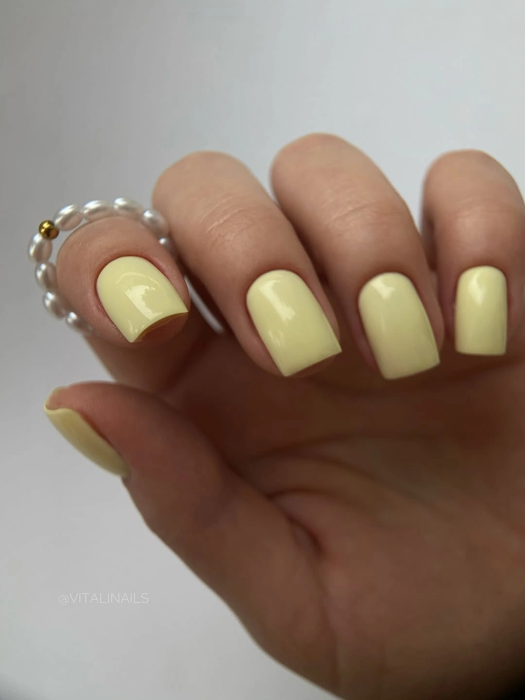 Short square nails in glossy pale lemon yellow