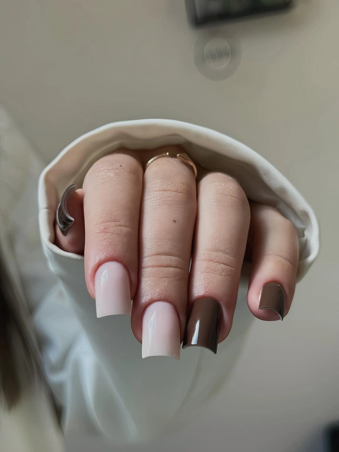 Short square nails alternating pale blush and chocolate brown