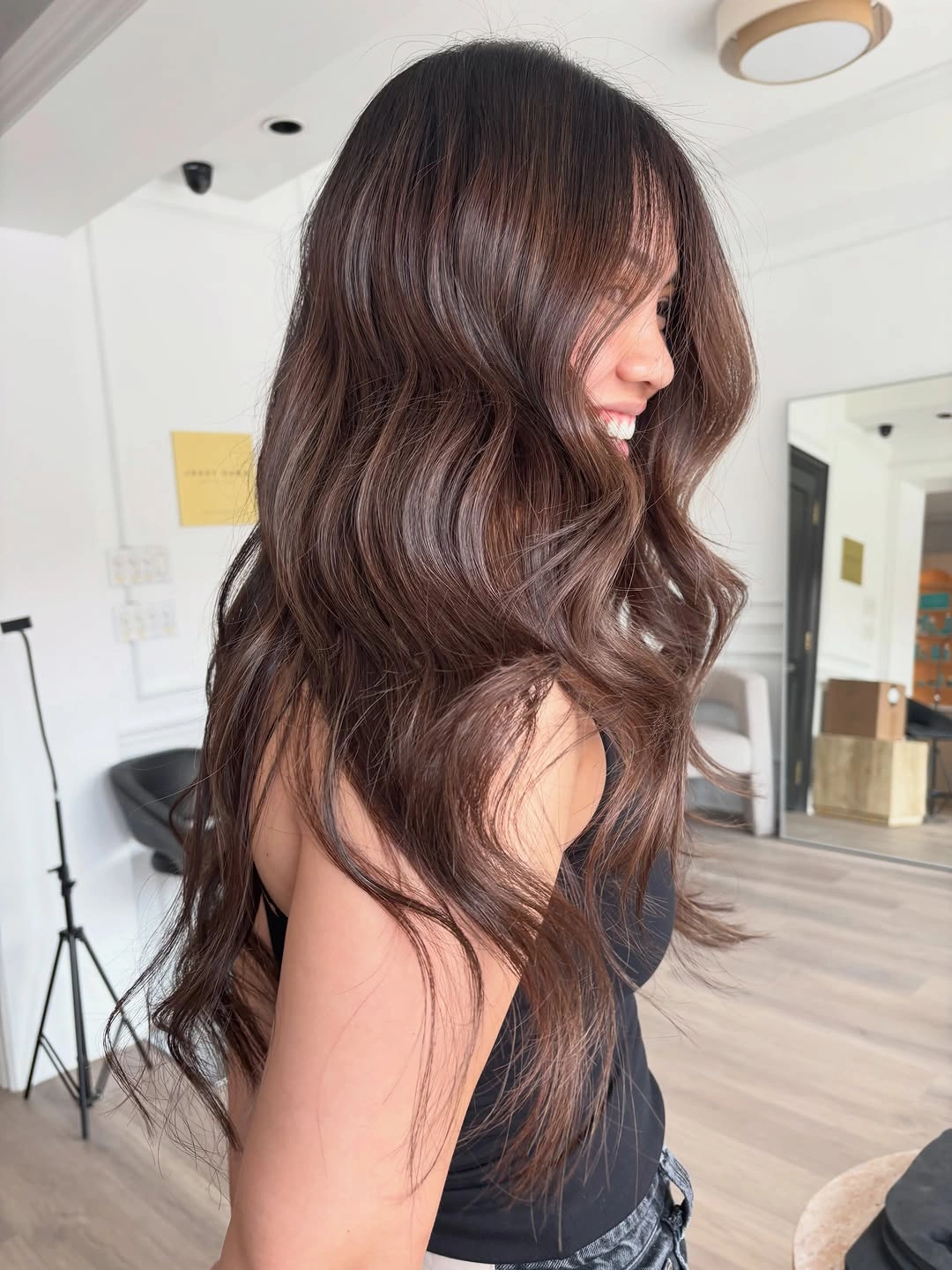 Medium brown waves with soft chestnut dimension and rounded movement