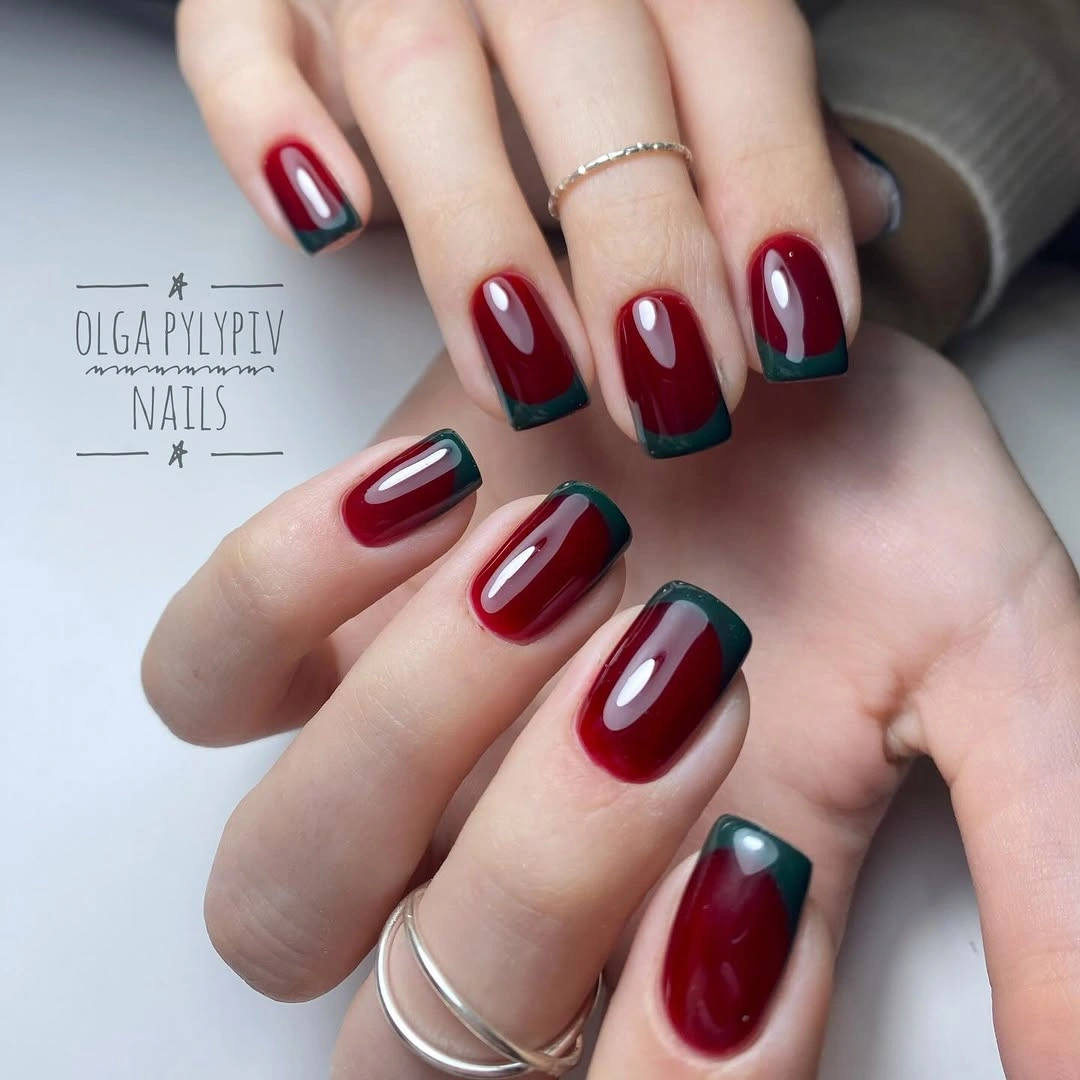 Short burgundy nails with contrasting teal edge accents