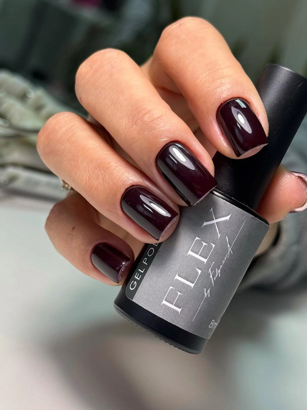 Short rounded-square glossy burgundy nails