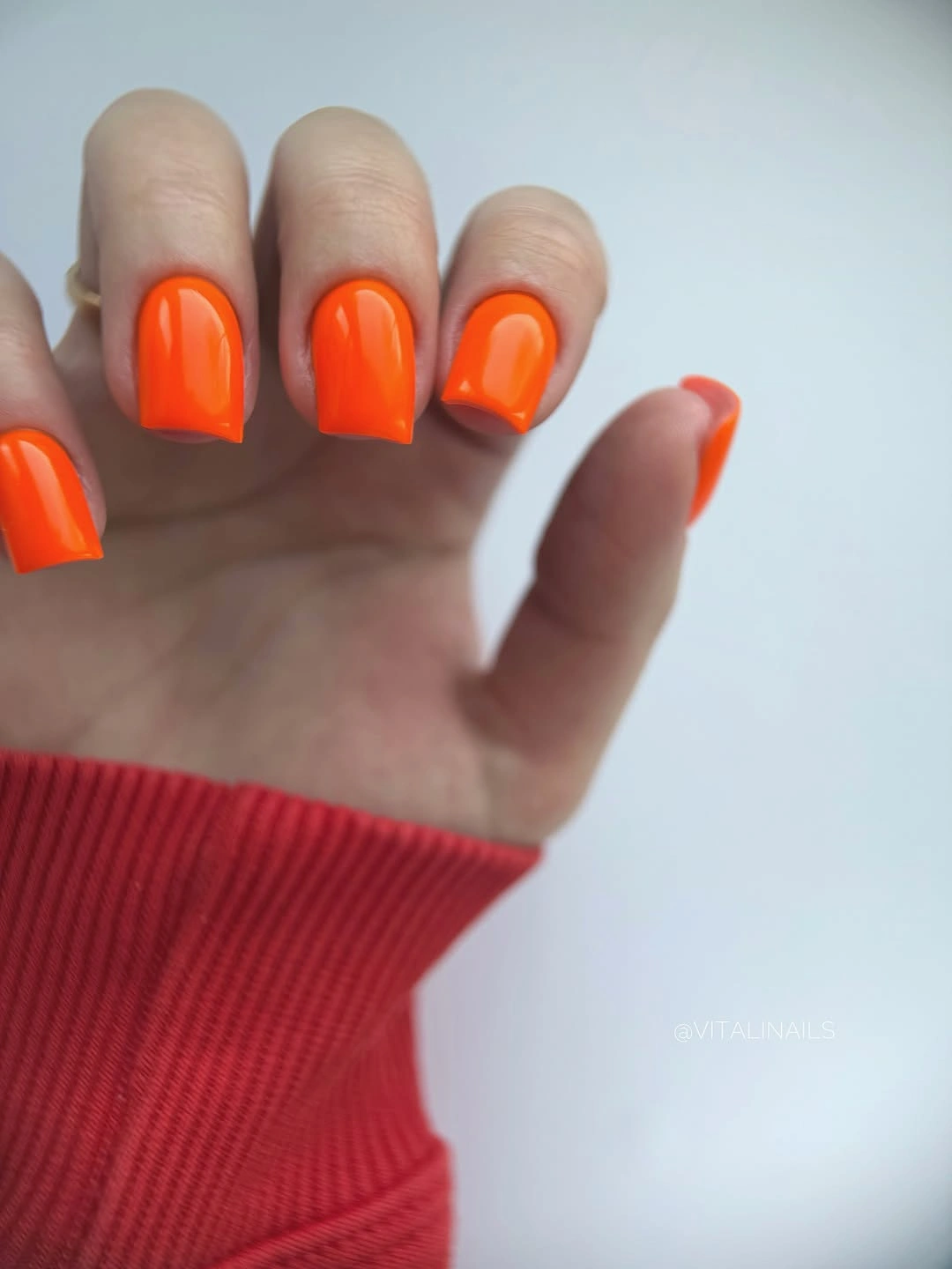 Short square nails in bright glossy orange